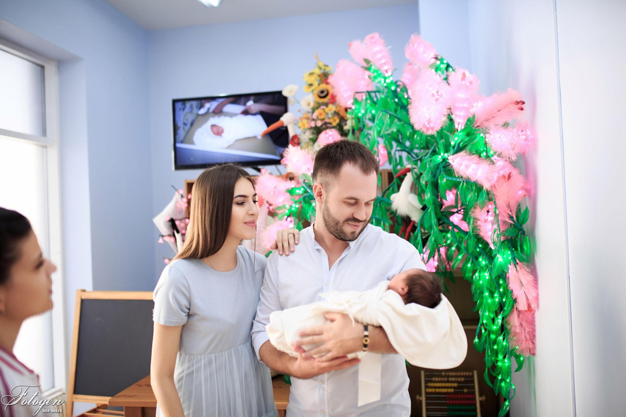 Фотосессия выписки из роддома в Краснодаре | Портфолио Fotogen. Интерьерная фотостудия FOTOGEN г. Краснодар