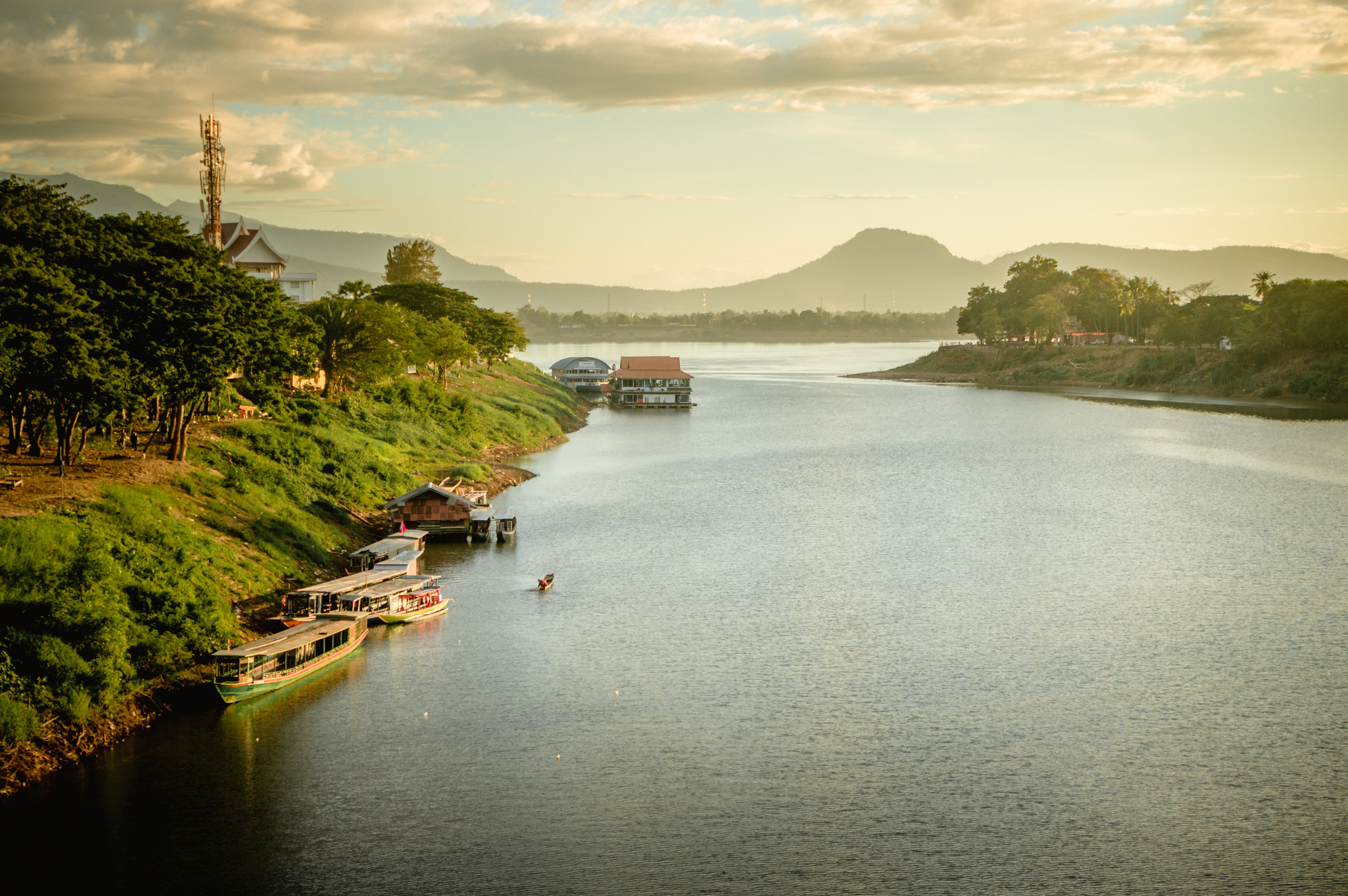 ЮВА: Южная Корея, Вьетнам, Камбоджа, Лаос. Фотограф в Хабаровске. Фотография за 24 часа