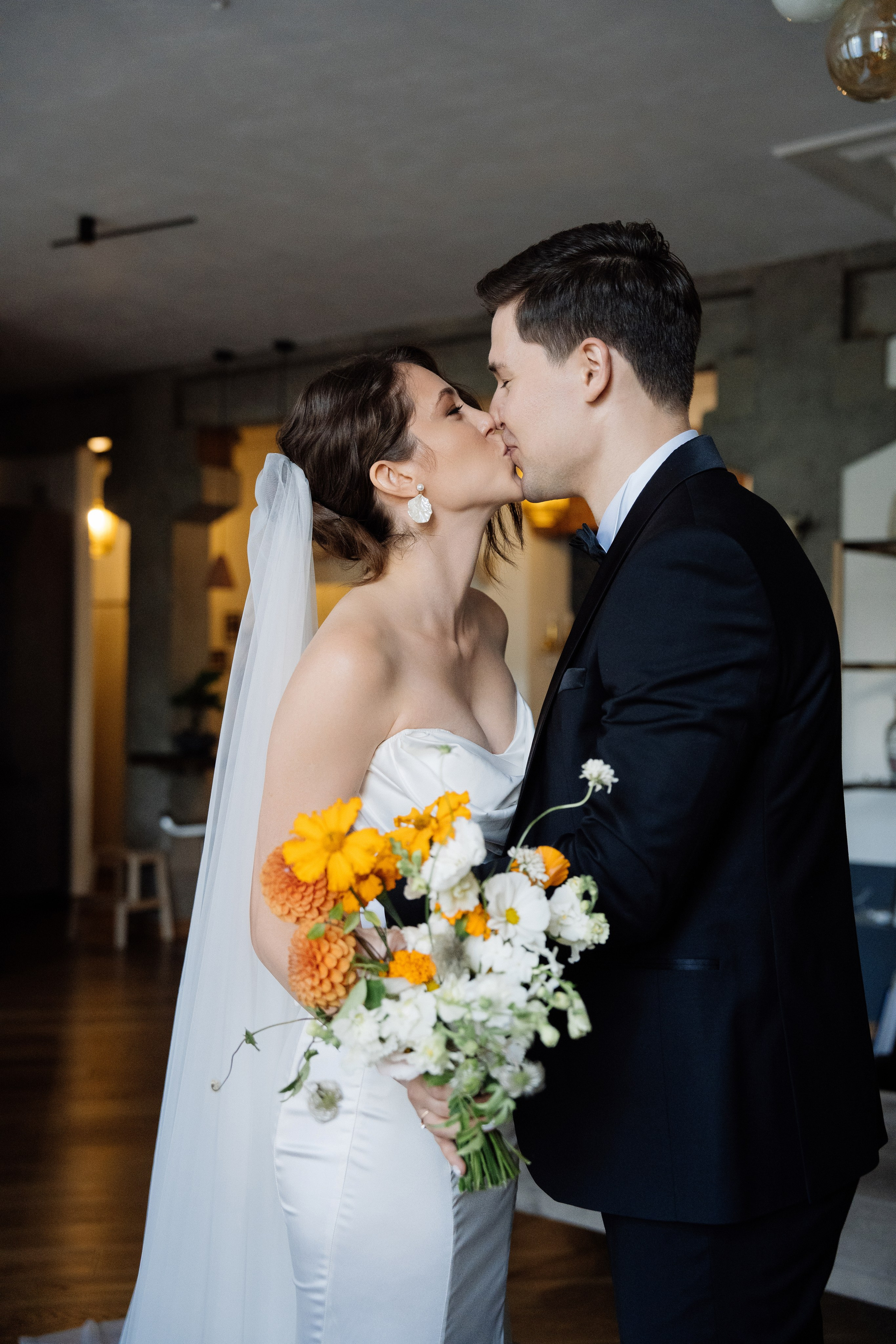 Оранжевая свадьба в гребешках. Свадебный фотограф организатор в Санкт-Петербурге Ассоль Опарина