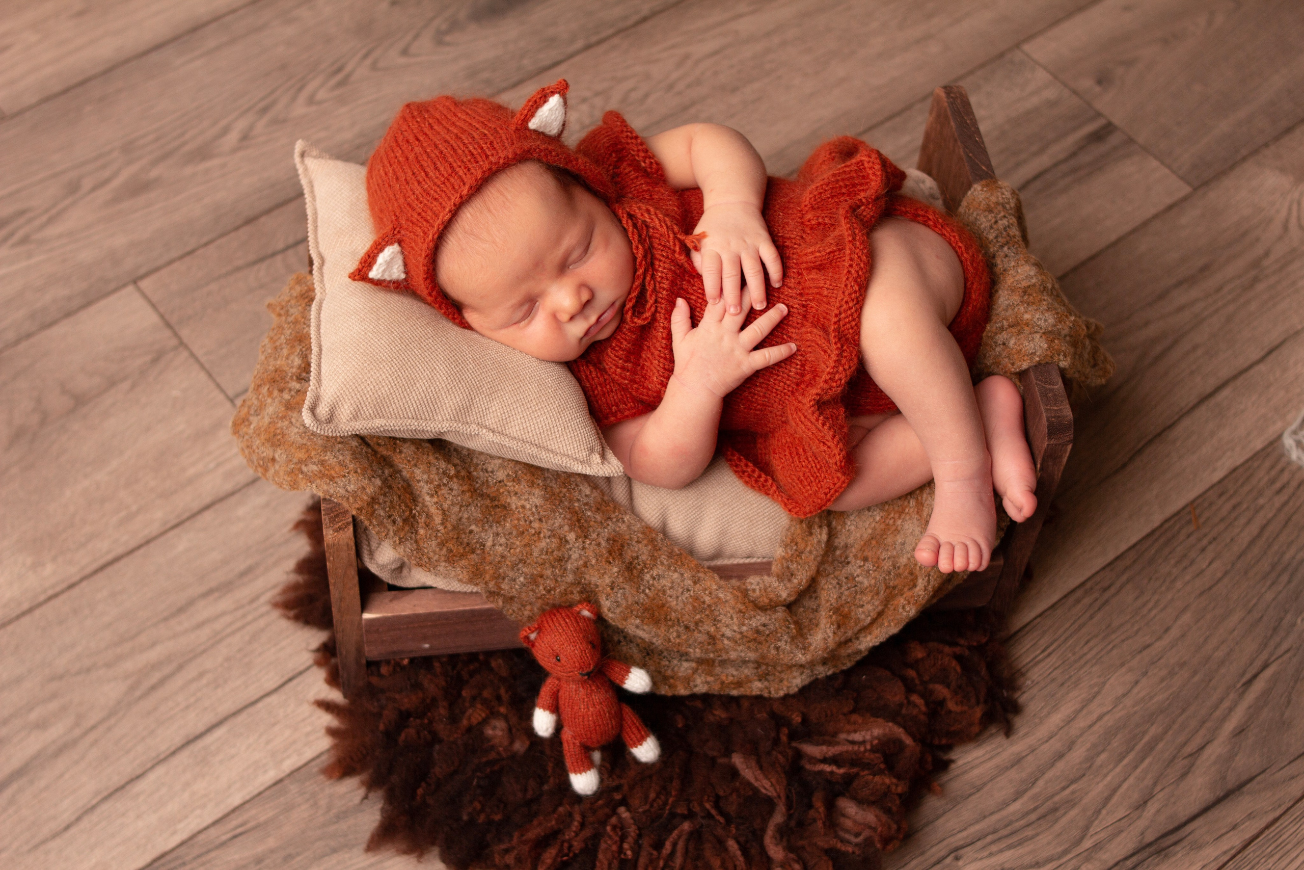 Образы в вязаных костюмчиках. Первый кадр | newborn фотограф | Всеволожск