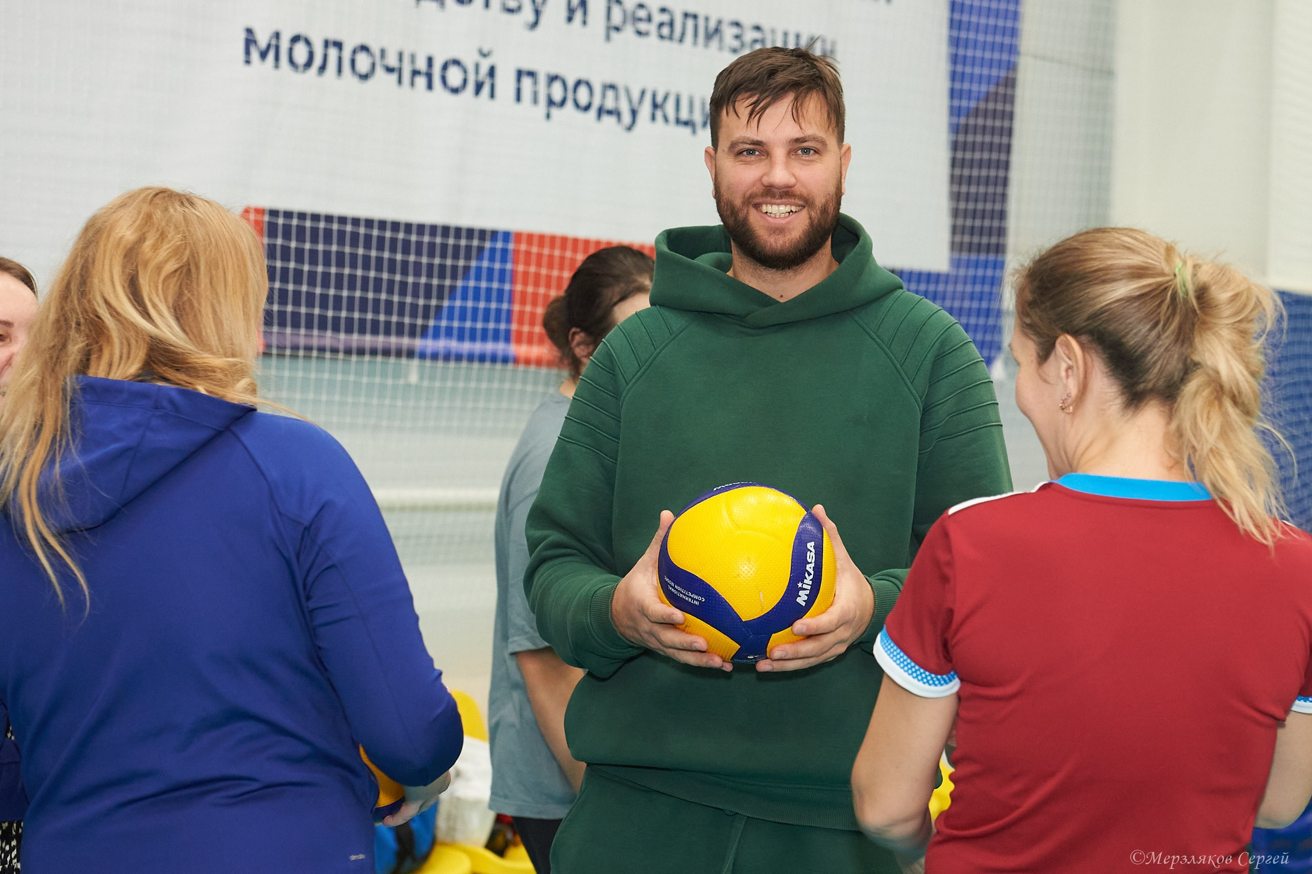 Новогодний волейбольный турнир. Ижевск. 16.12.23. Спортивный репортажный фотограф в Ижевске Сергей Мерзляков