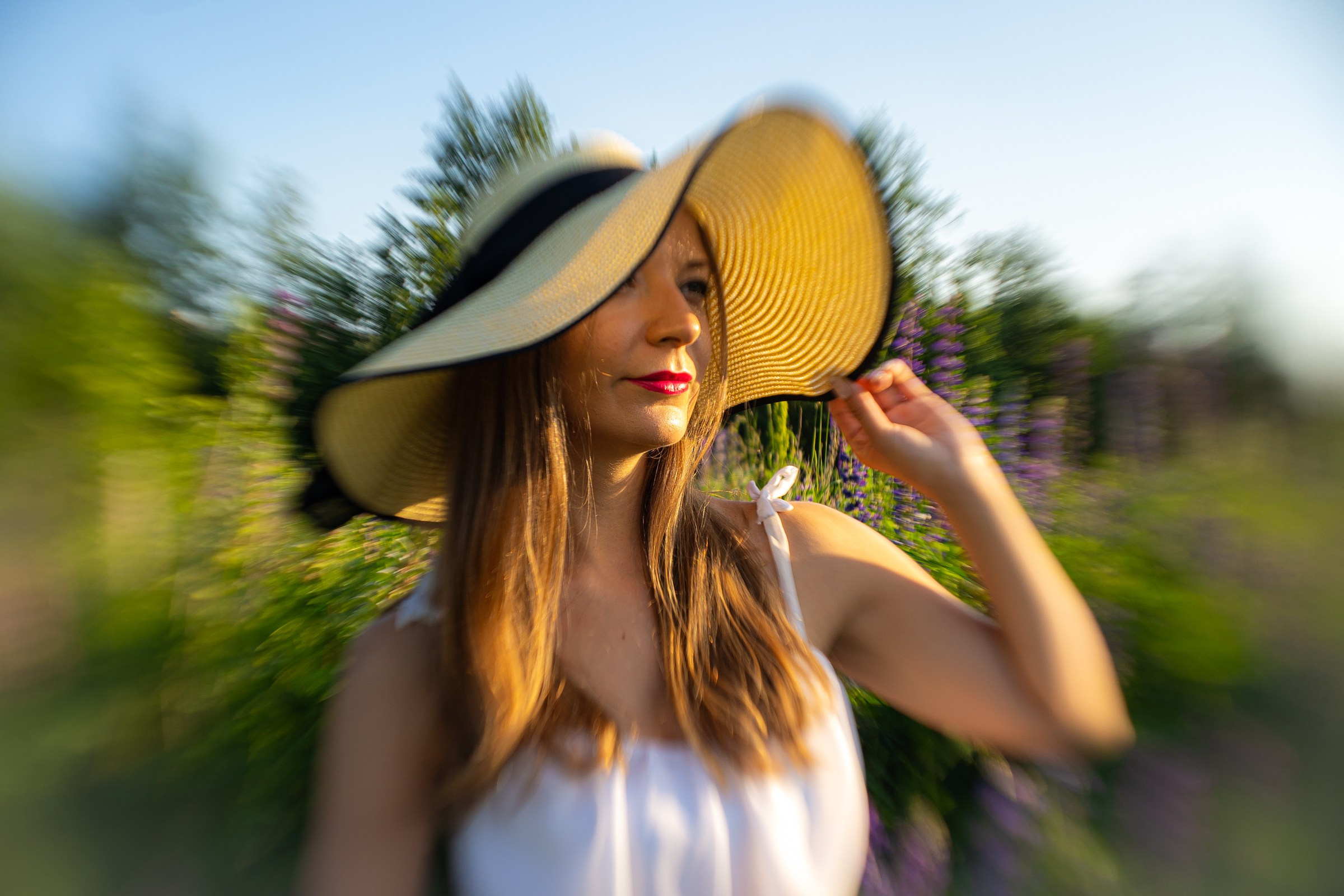 Лиза. Люпины. Портретный фотограф в Санкт-Петербурге Александр Быстрицкий