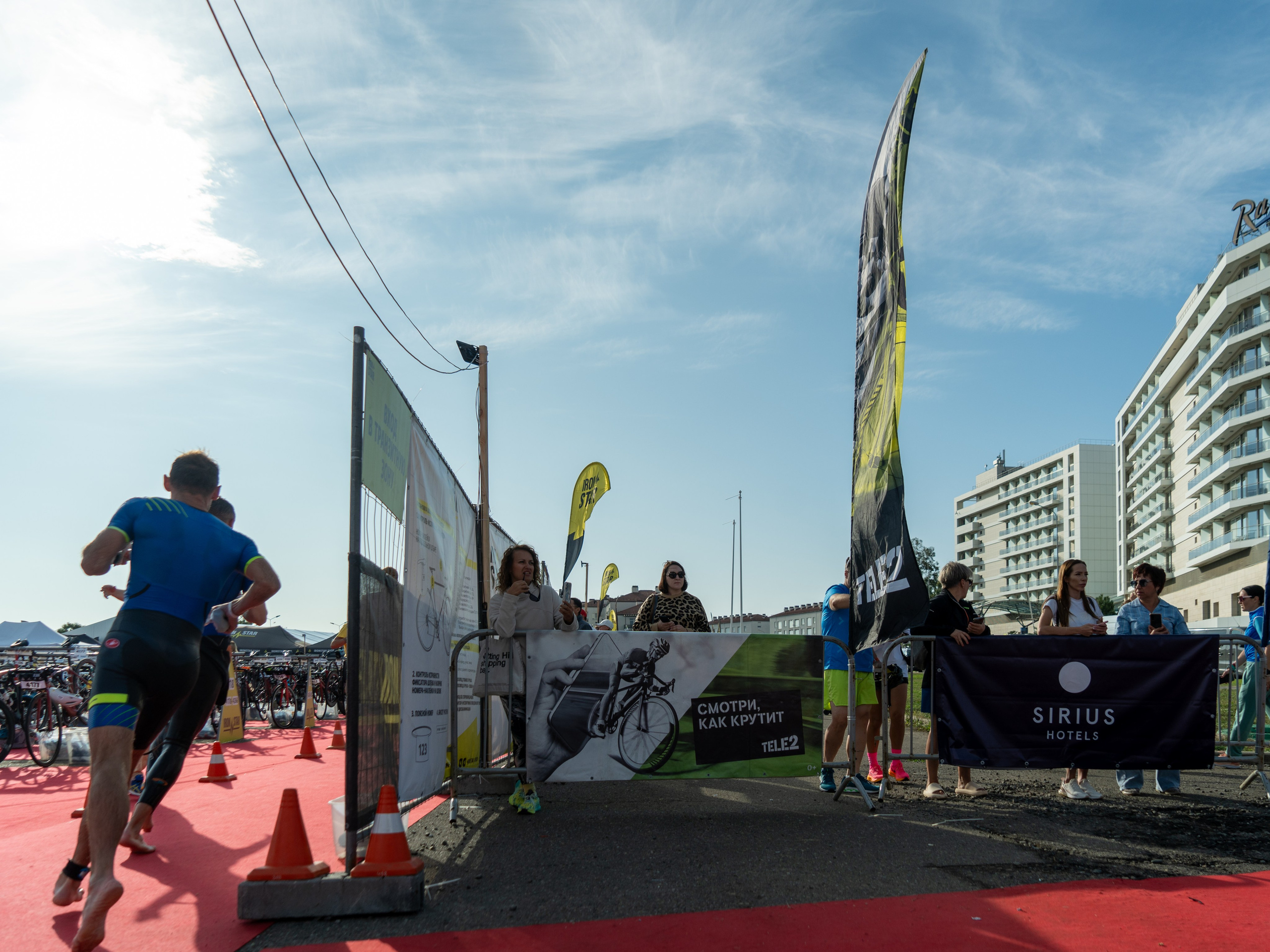 Фотоотчет партнерской интеграции для компании TELE2 на фестивале Ironstar. Репортажный фотограф в Красной Поляне и Сочи Павлюченко Екатерина