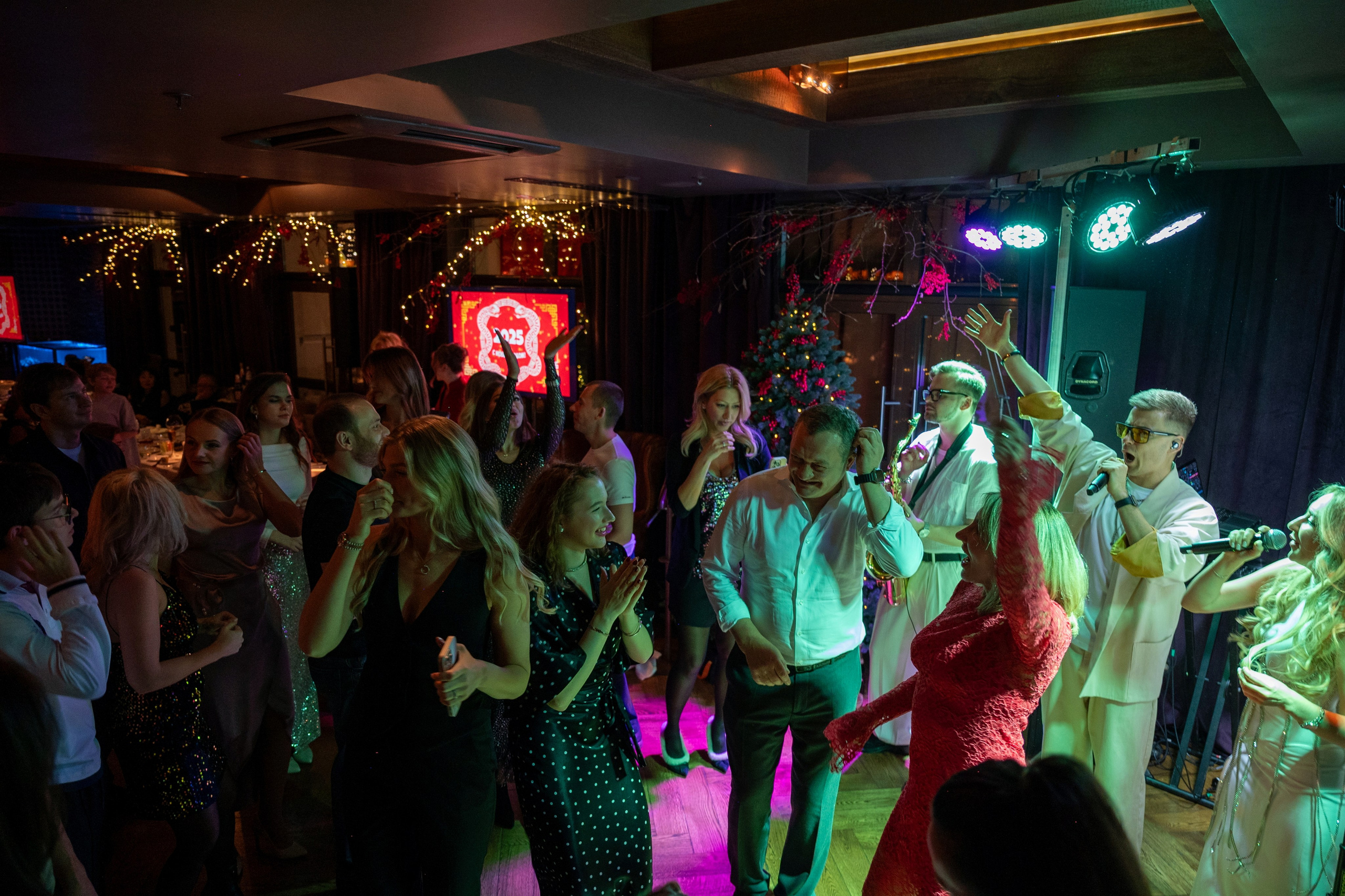 Новый год 2025 в ресторане Red Fox. Репортажный фотограф в Красной Поляне и Сочи Павлюченко Екатерина