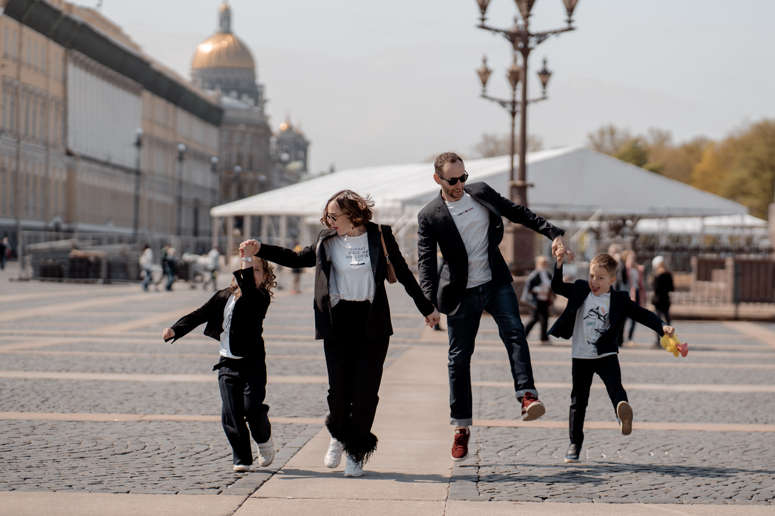 Семейная фотосессия в Санкт-Петербурге. Свадебный фотограф Александр Невский в Санкт-Петербурге