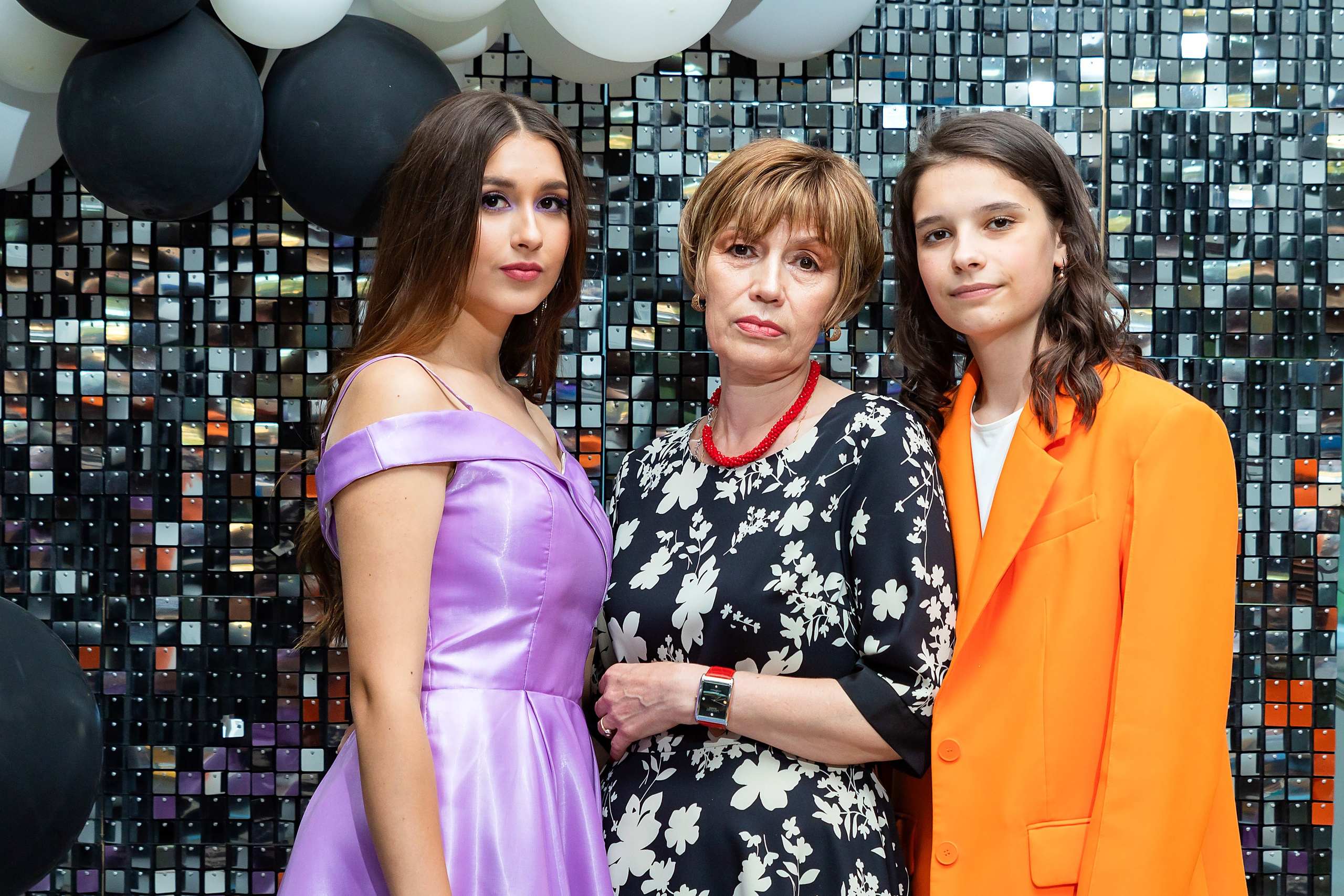 Фото выпуск 11 класс. Свадебный фотограф Марина Суворова и видеооператор Олег Петров