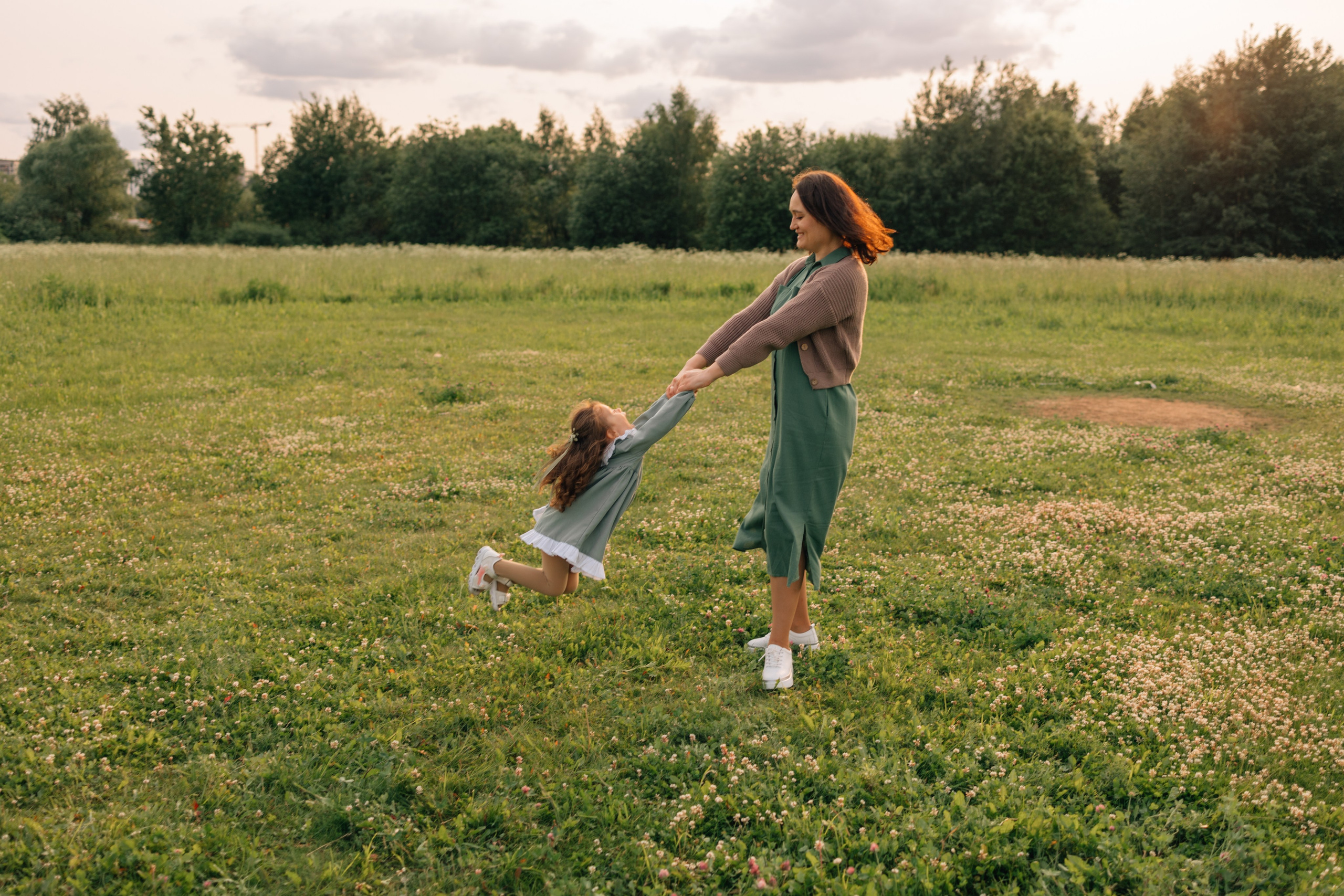 Анна, Марчелло, Настенька и Влада в поле. Фотограф Москва Светлана Кирюшина
