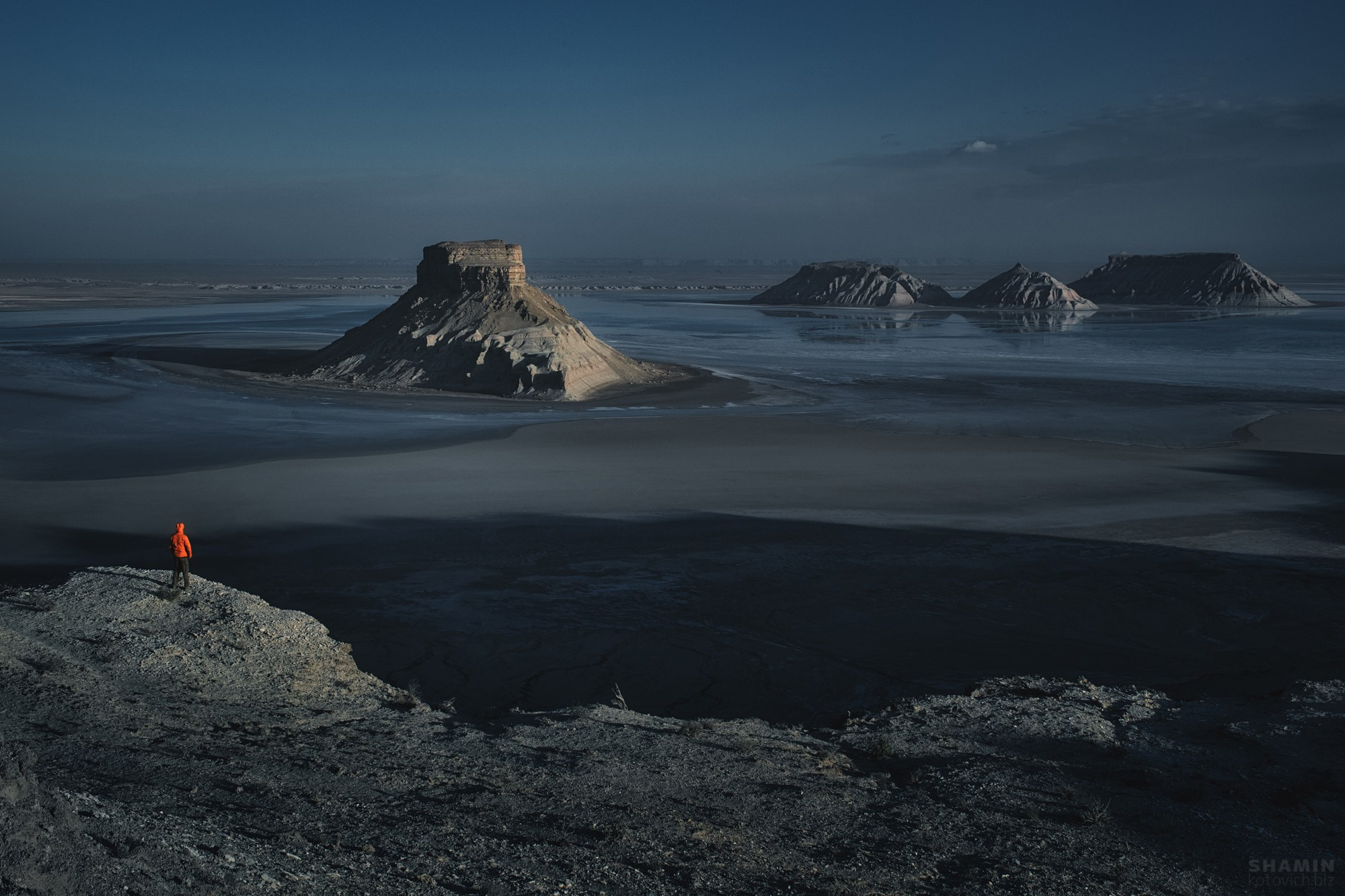 Пейзажи Казахстана и Мангистау — плато Устюрт, урочище Бозжыра, степи и каньоны западного Казахстана. Свет, тишина и контрасты пустынных ландшафтов. Фотограф Константин Шамин