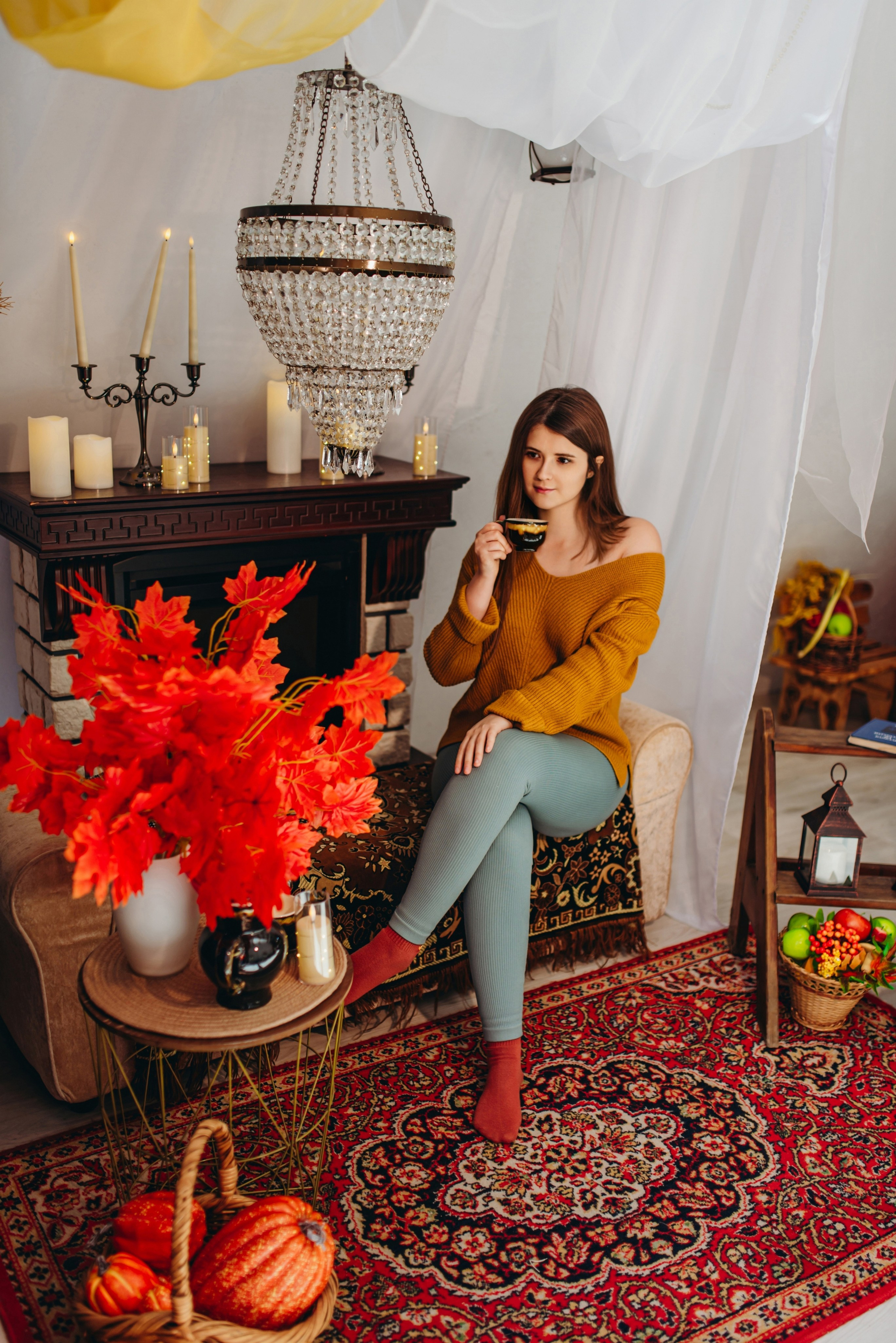 Осенняя фотосессия осенний фотопроект в Иркутске в домике в лесу с верандой