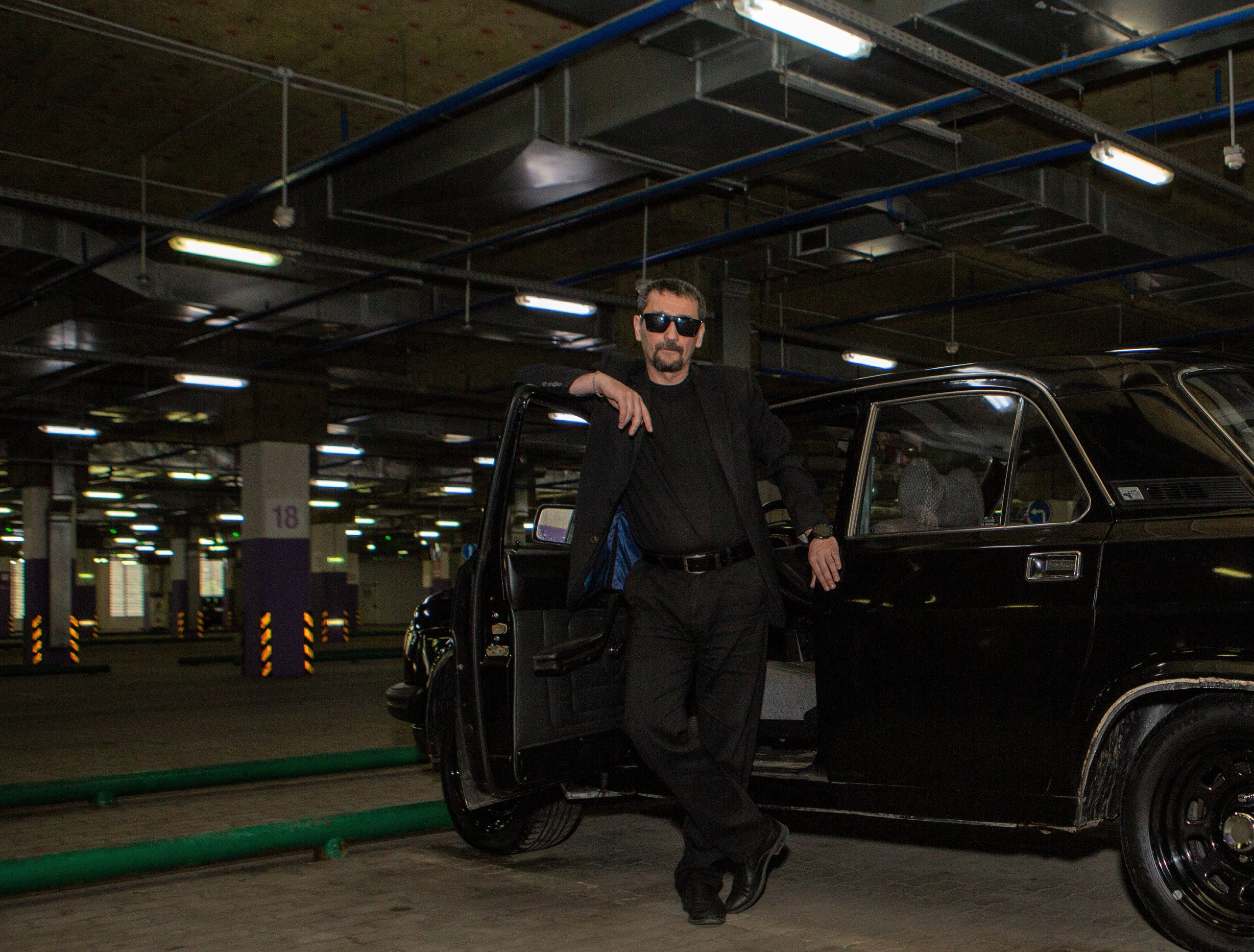 Фотосессия на парковке. Эдуард. Репортажный, семейный, свадебный, портретный фотограф