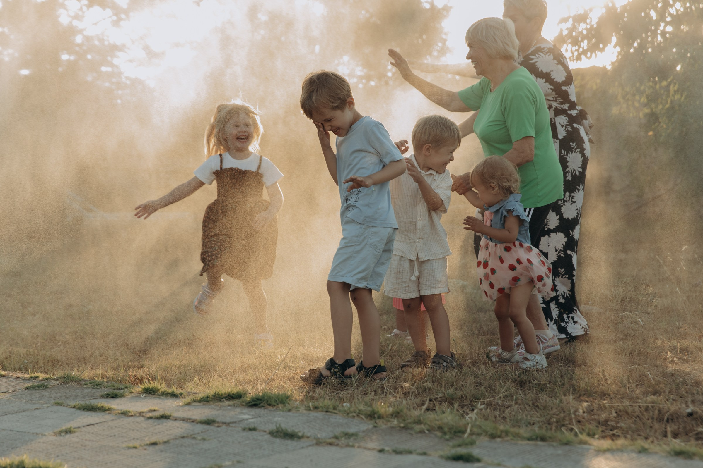 Дети и семьи. На моих фотографиях дети всегда улыбаются и смеются по-настоящему. Я знаю что для этого нужно. Применяю секретный секрет). Фотограф в Крыму — Федор зайцев. Свадебная, семейная и портретная съёмка. Фотографии для контента, для бизнеса. Корпоративная съёмка