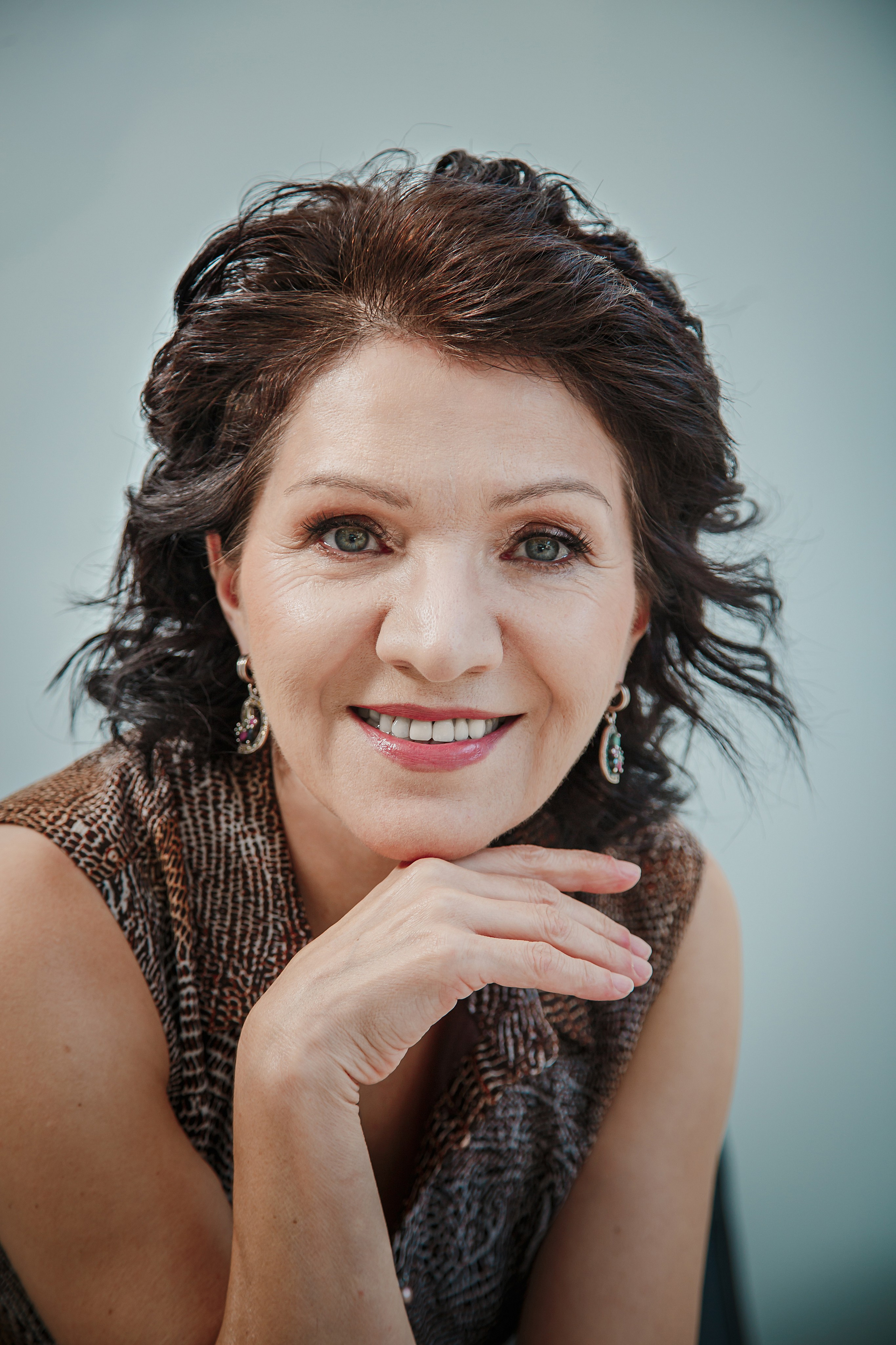 Женский коуч в светлой студии — брендовая фотосессия в Москве, Портрет женского коуча в деловом образе — фотосессия для личного бренда, Фотосессия для эксперта в офисной локации студии Москва, Женский коуч в повседневном образе — контент для соцсетей, Профессиональный бренд-фотограф в Москве — женский коуч, Образ женского коуча для сайта и продвижения в соцсетях, Разнообразные образы на брендовой фотосессии для эксперта, Светлая студия с офисными локациями — фотосессия для коуча, брендовая фотосессия для эксперта, фотосессия для женского коуча, бренд-фотограф Москва, фотосессия личный бренд, фотосессия для сайта, фотосессия для соцсетей, фотосессия для продвижения, фотосессия в студии Москва, фотосессия для эксперта Москва, профессиональная фотосессия для коуча. Катерина Сысуева, Рина Сысуева, rina_sphoto