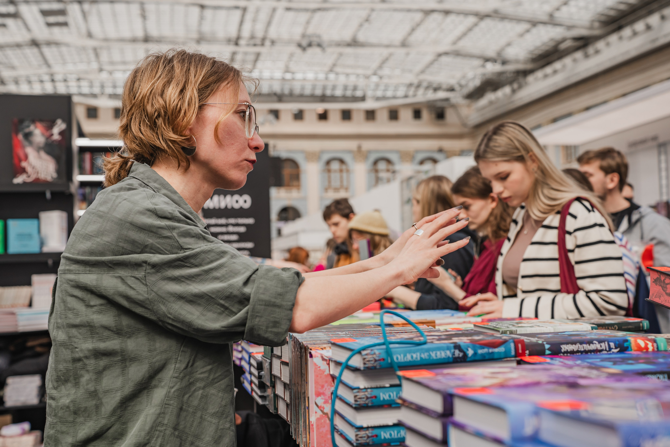 МИФ Non/fictio№ 2025 стенды. Репортажный фотограф Анастасия Рубцова