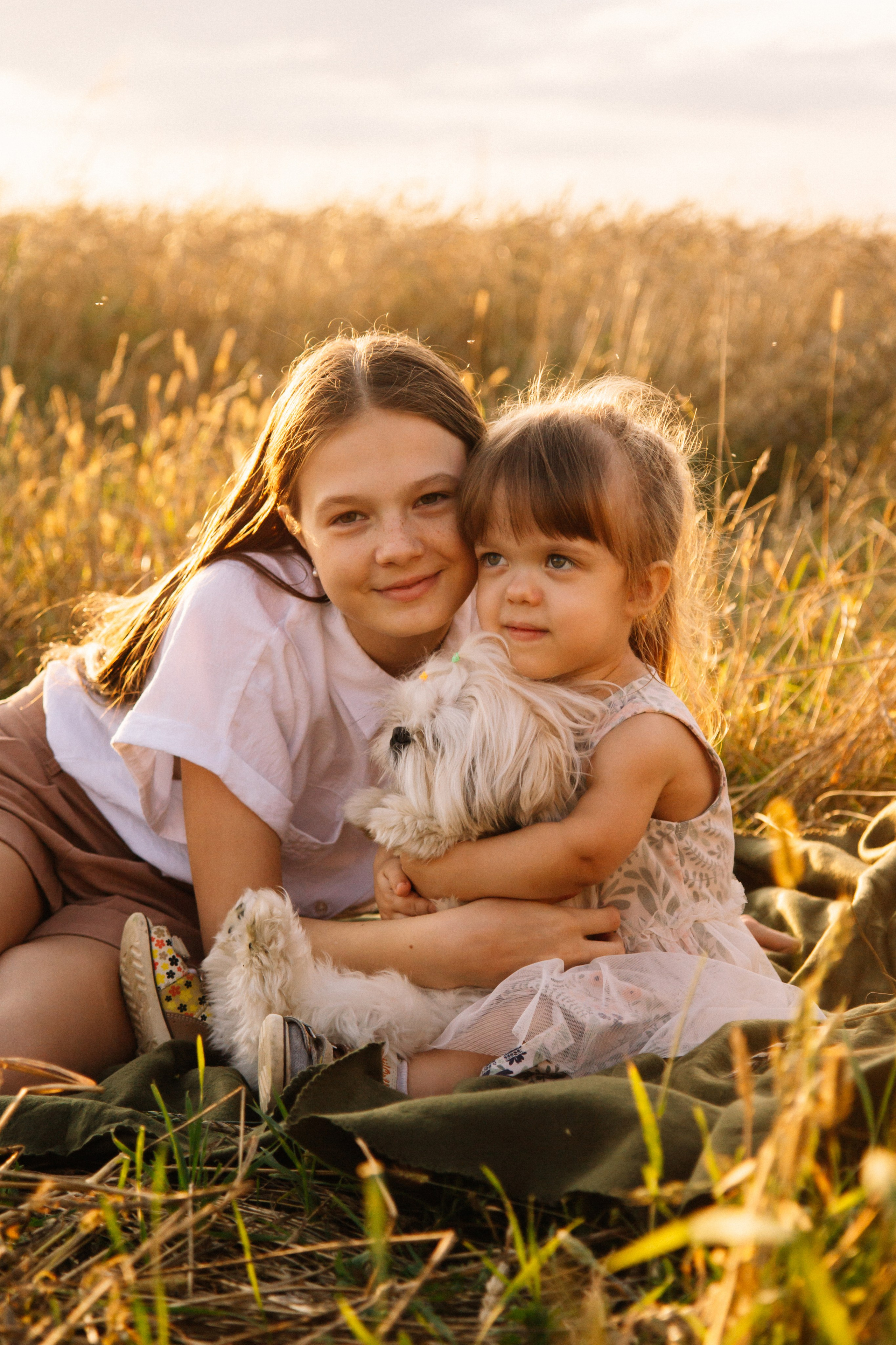 Семейная фотосессия на закате в полях. Семейный фотограф в Томске Максимова Екатерина