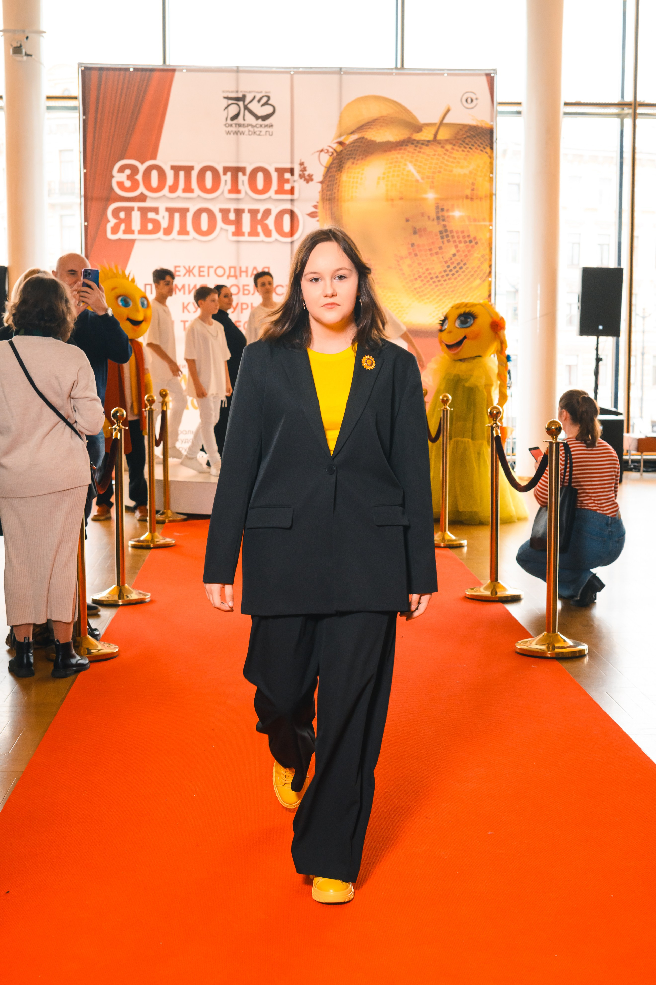 23 апреля, красная дорожка, БКЗ Октябрьский, г. Санкт-Петербург. Золотое яблочко