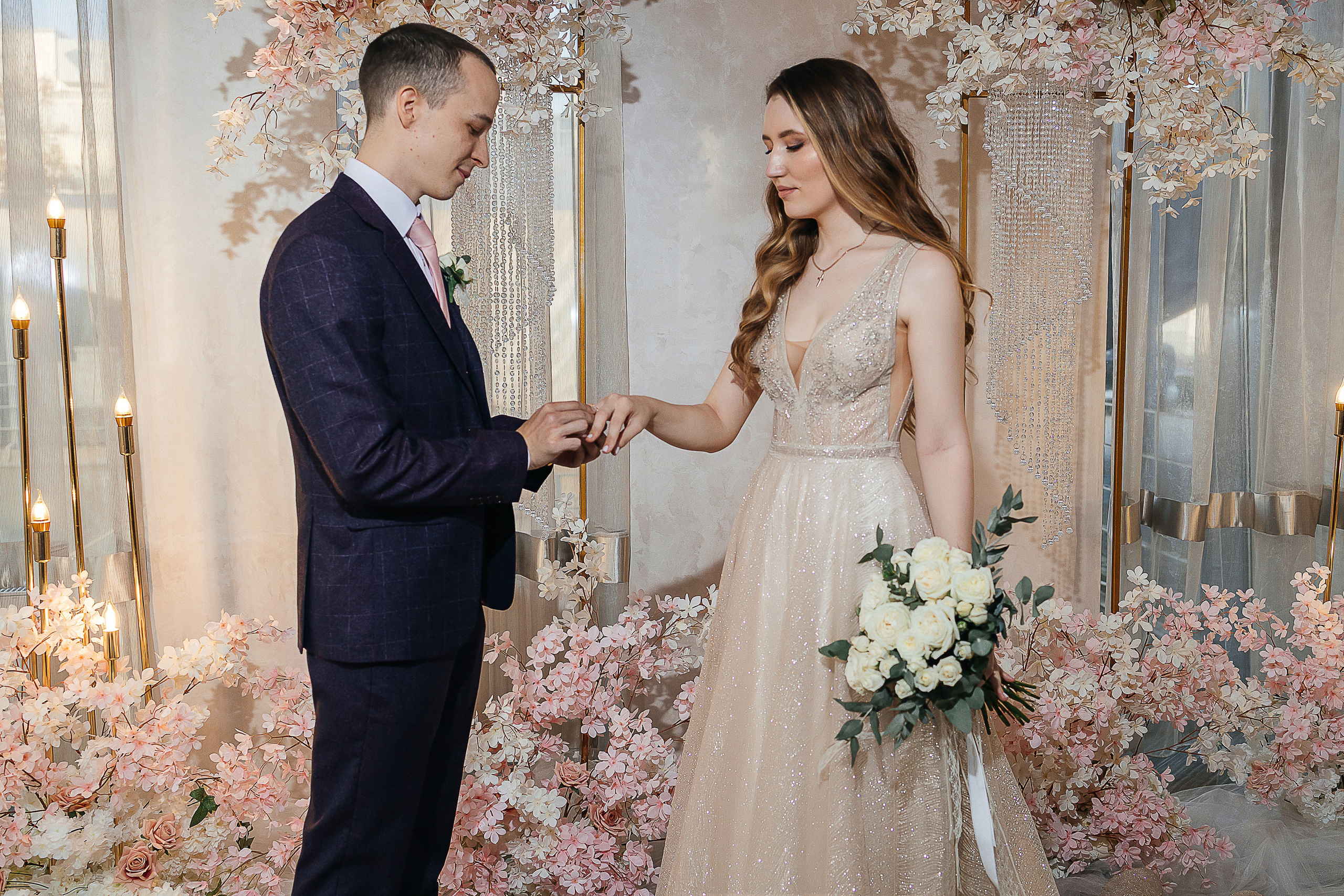 Роскошная выездная церемония в отеле. Олег Сверчков | Свадебный фотограф Вологда