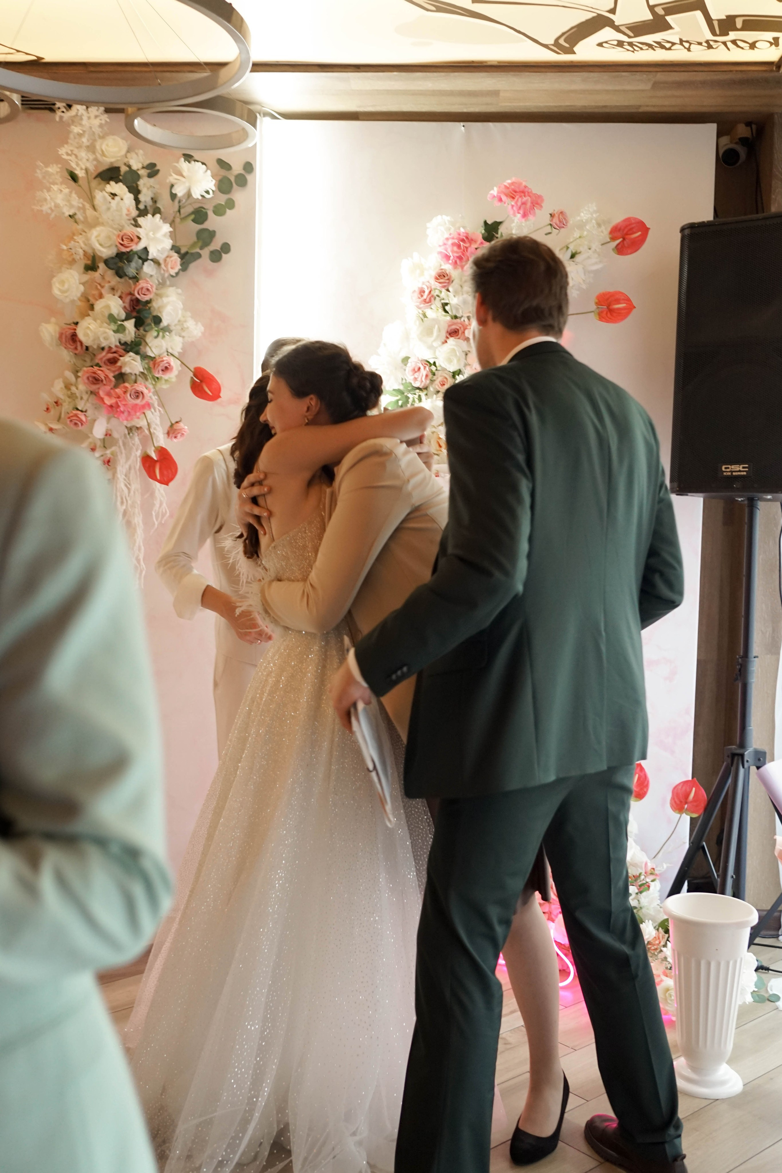 Яна и Никита: сборы в отеле, регистрация и банкет. Фотограф в Иркутске