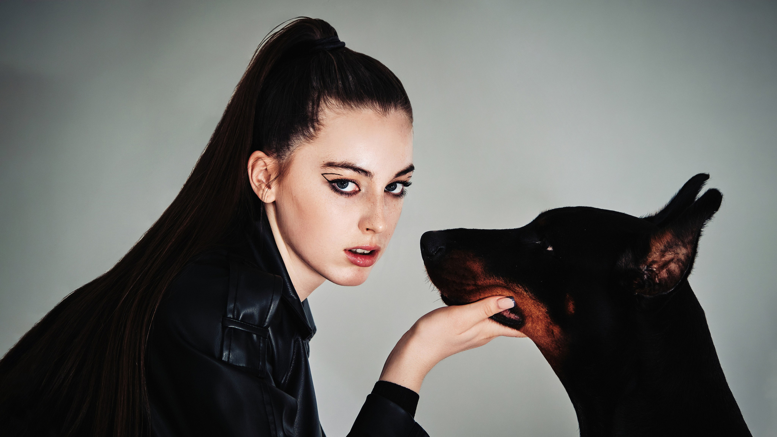 Фотосессия с доберманами — стиль, мощь и харизма. Портретный фотограф на новый год в Москве Виктория Колышева