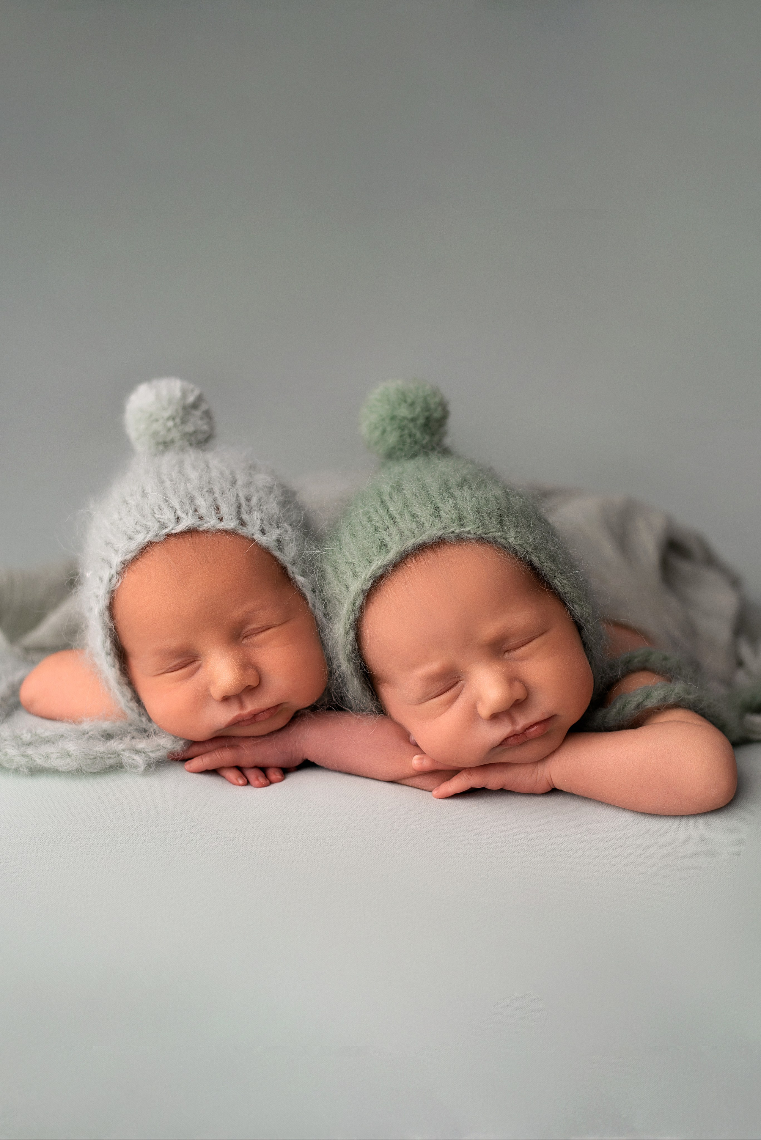 Новорождённые двойняшки/близняшки. Детский фотограф новорождённых в Минске Боровик Екатерина