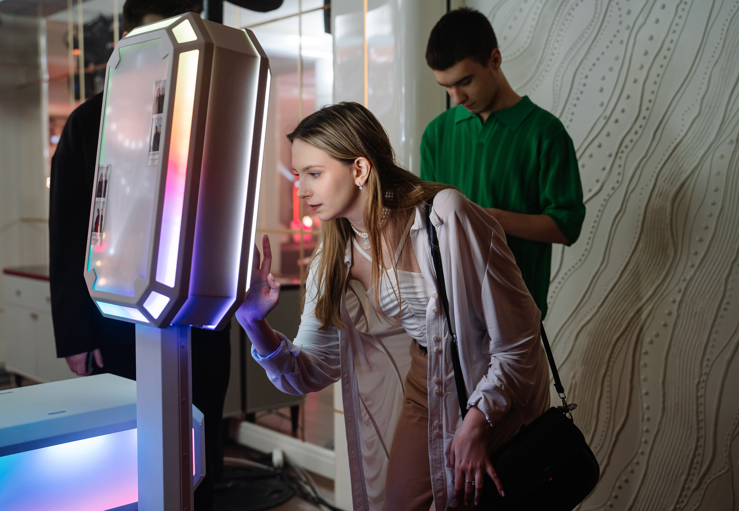 Фото-видео стойка Миксап (фотобудка нового поколения). Инсталаб Краснодар фото и видео интерактивы на ваше мероприятие