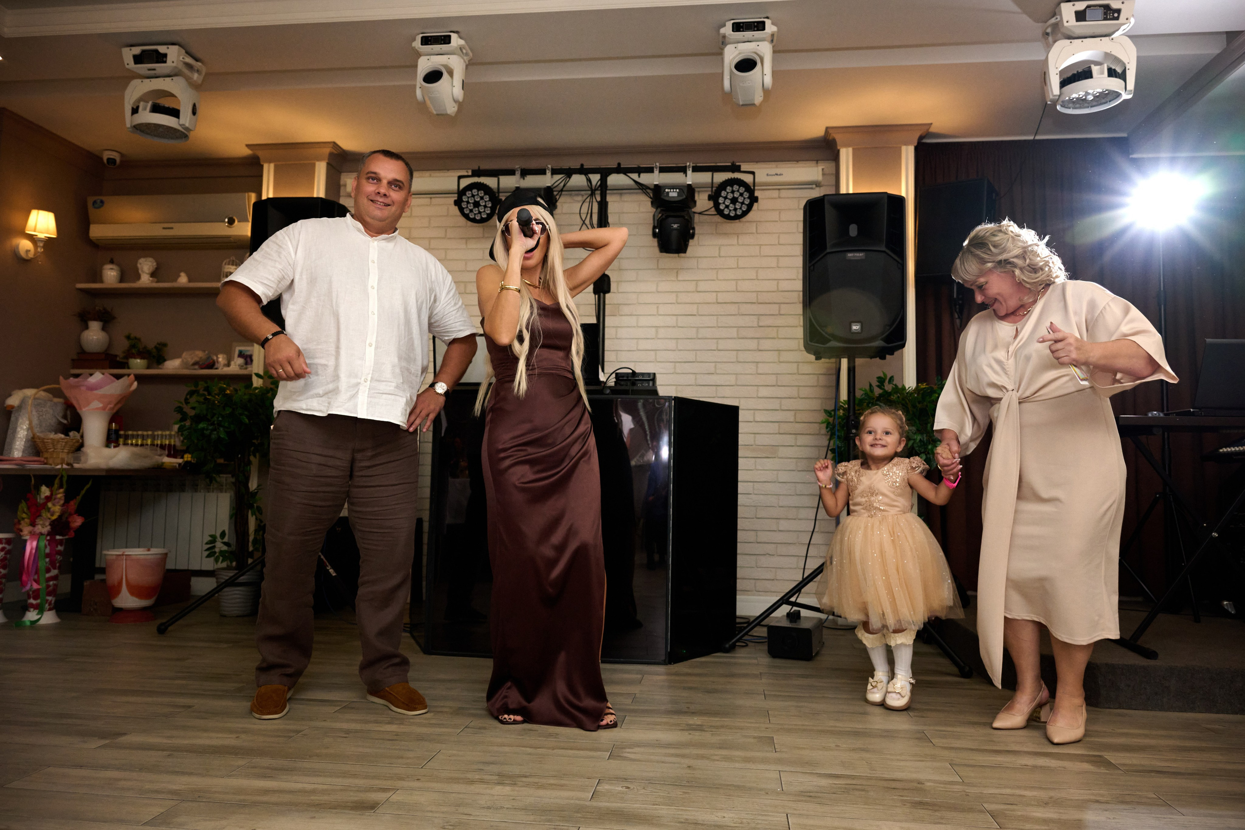 Свадьба Дениса и Валерии в Старом Осколе. Профессиональный фотограф Старый Оскол, Губкин — свадьба, венчание, крещение, юбилей и день рождения