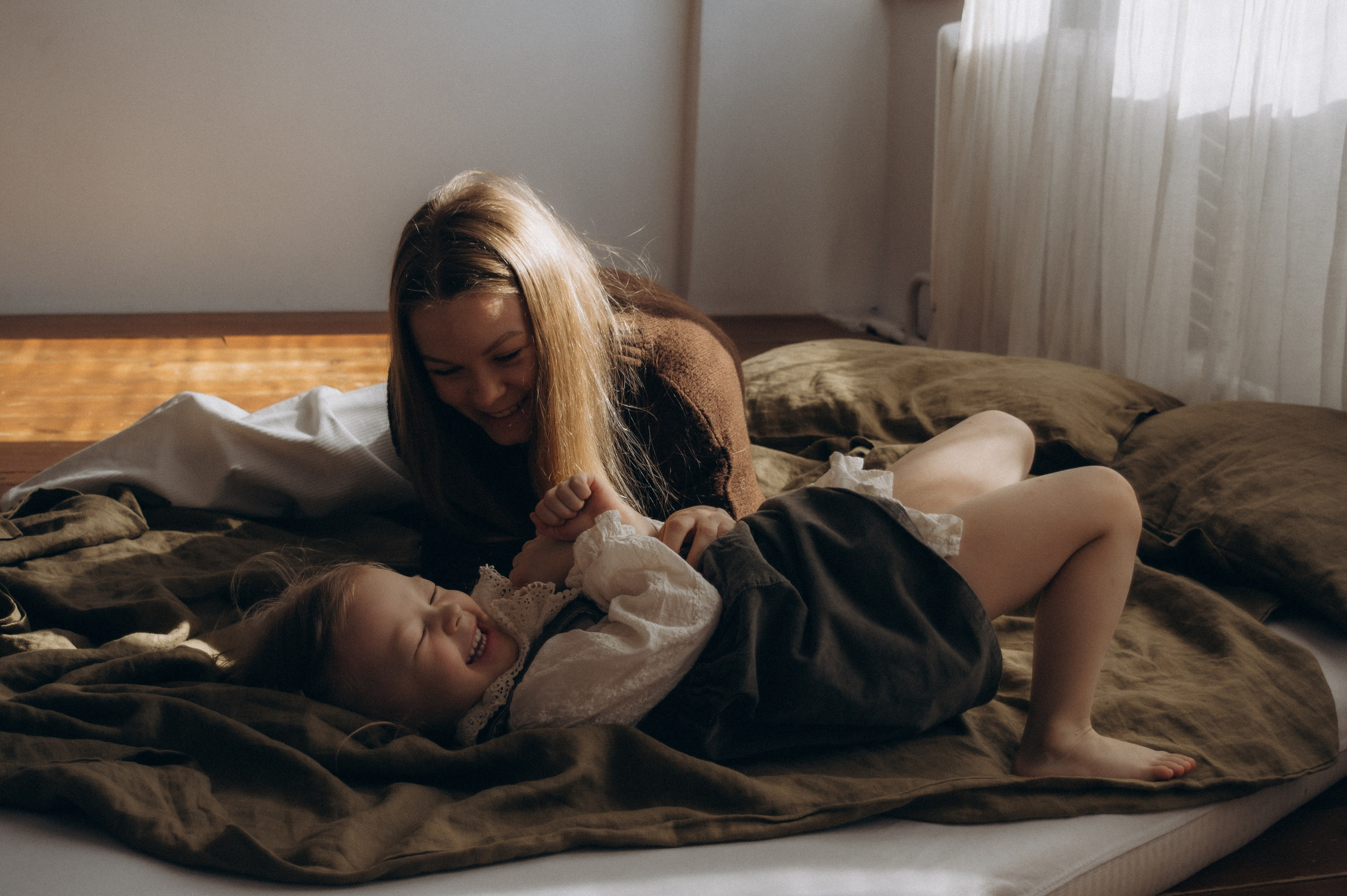 Любовь в воздухе. Семейная фотосессия в студии. Юлия Левада Семейный и женский фотограф