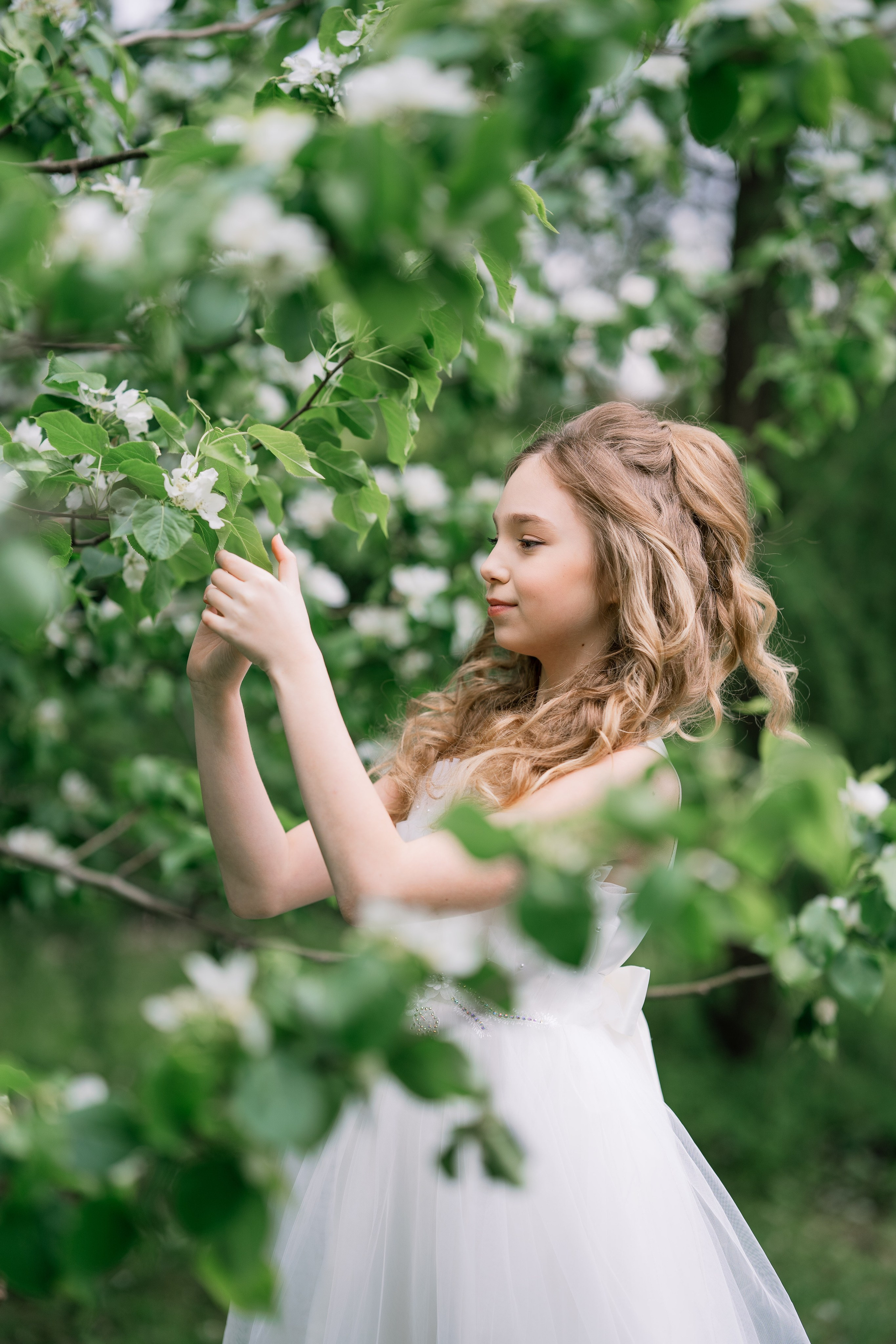 Настя. Белые яблони. Семейный и контент фотограф в Москве Алёна Сливка