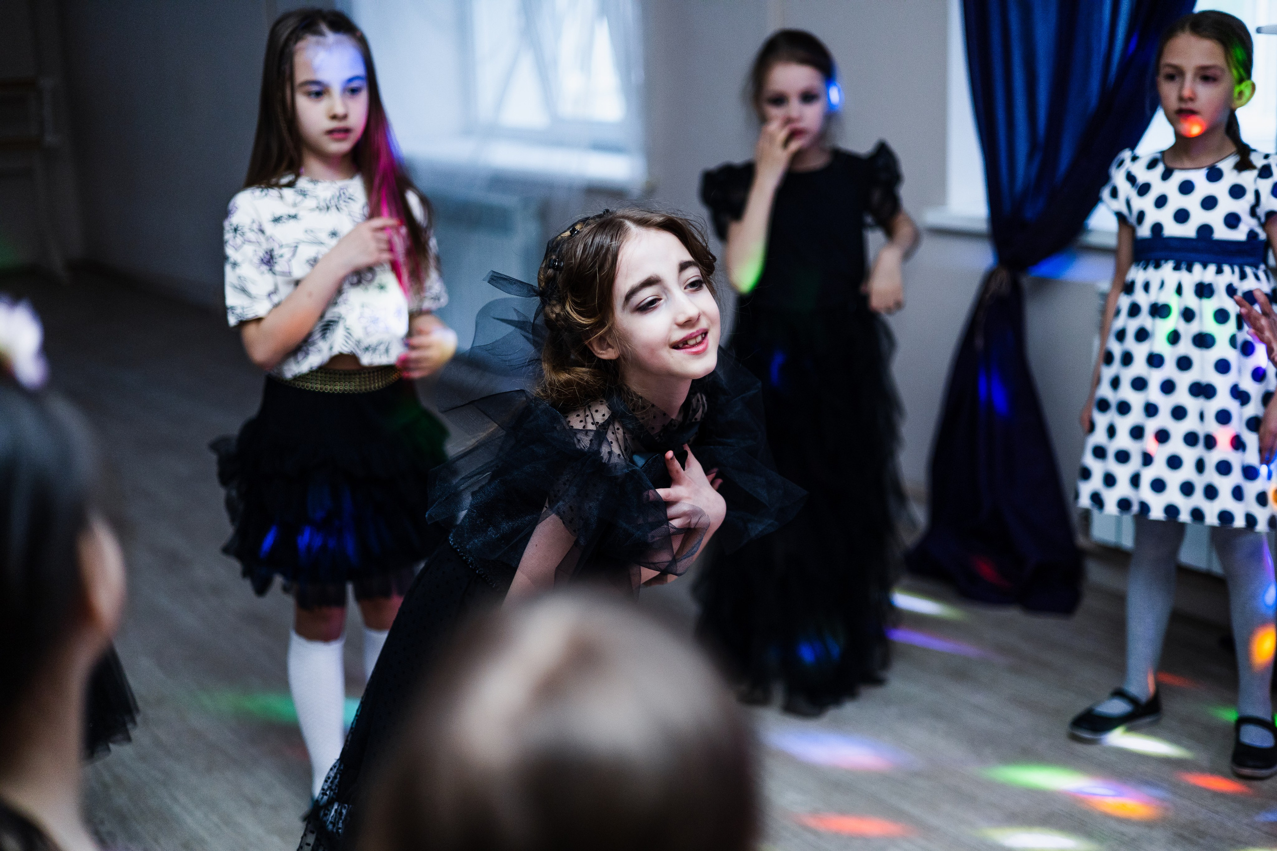 Фееричная вечеринка по мотивам легендарного сериала Wednesday. Школа для девочек во Владивостоке — Само Совершенство