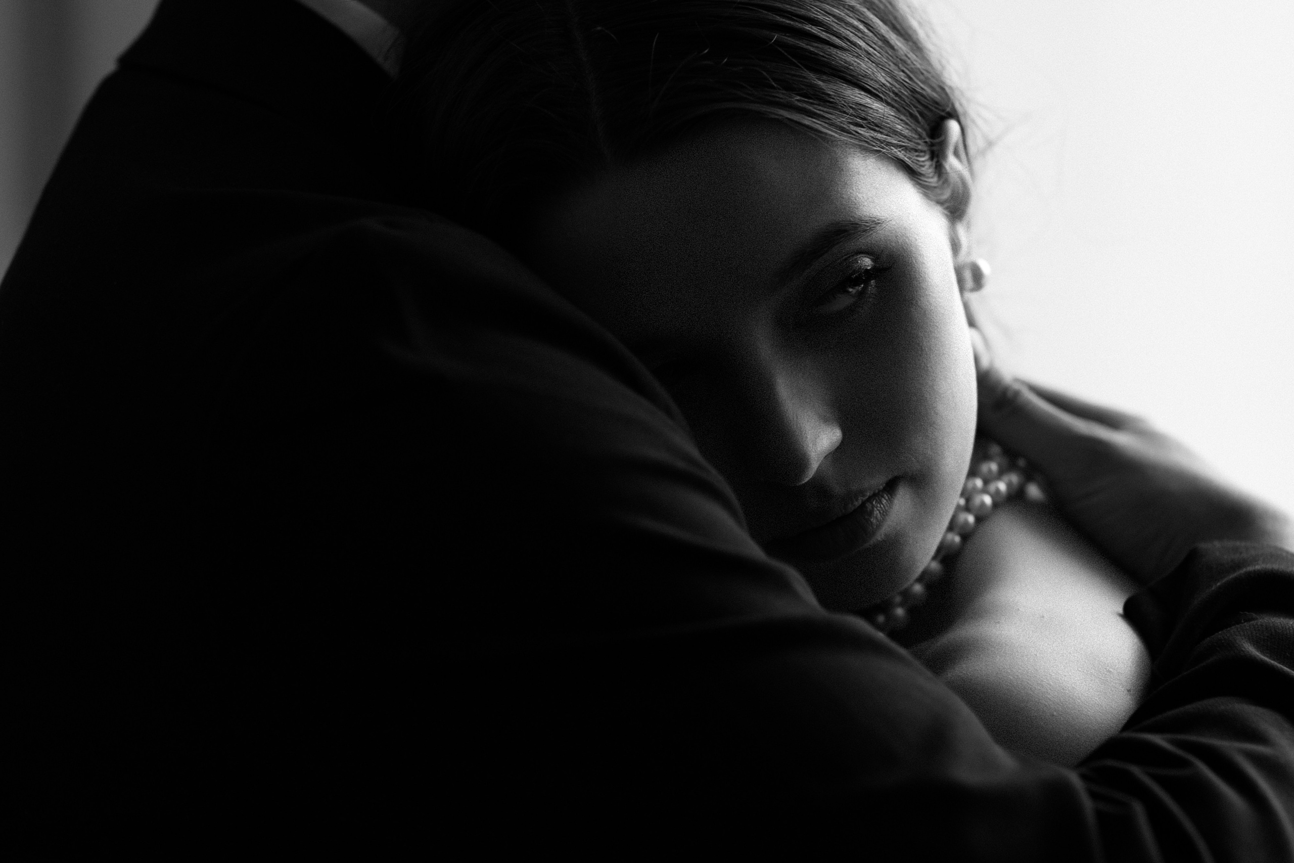 Свадебная фотосессия в квартире-студии. Свадебный фотограф в Москве Мария Крош