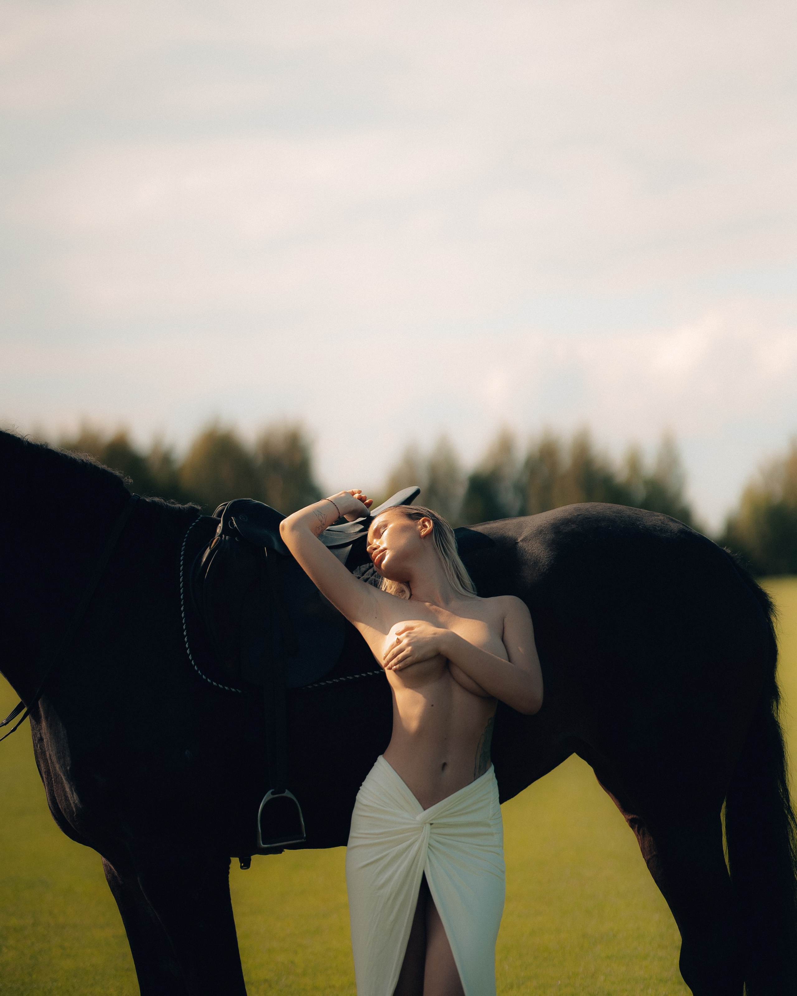 Лика. Портрет с лошадью. Фотограф Екатерина Золотовская. Портретные, семейные и креативные фотосессии в Москве