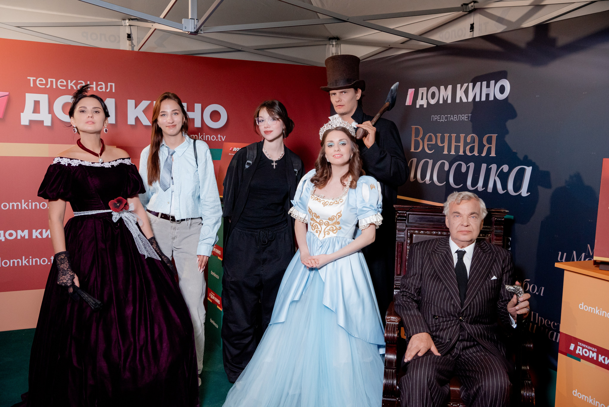 Портретные фото с артистами в палатке Триколор Дом Кинов на день города Волгоград. Фотограф в Волгограде и Волжском Александр Горбань