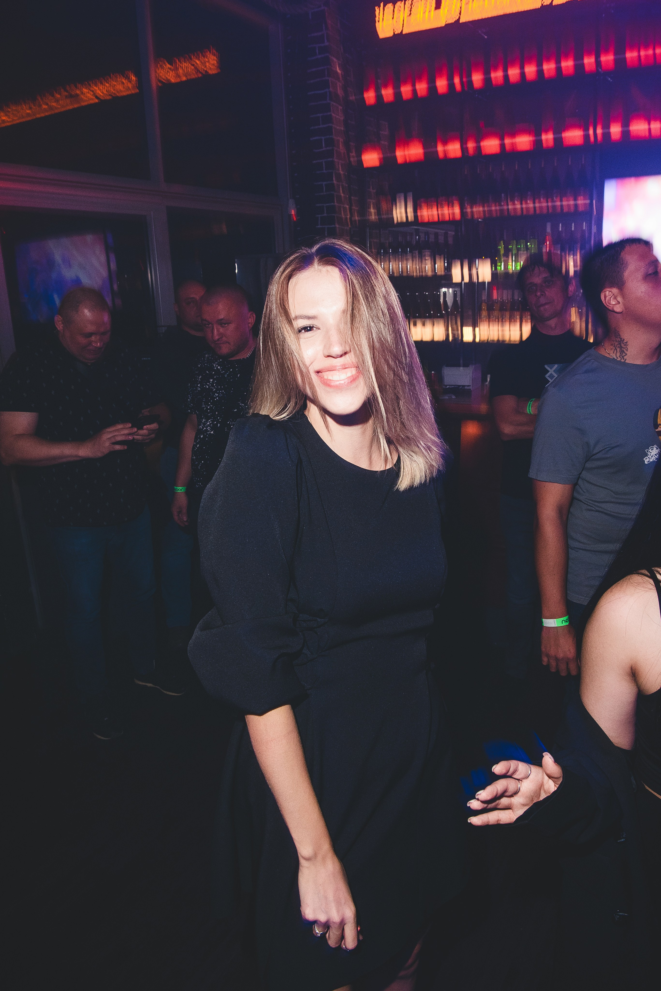 Фотоотчёты о вечеринках для НеБар Волгоград. Или стиль «пьяный фотограф». Фотограф в Волгограде и Волжском Александр Горбань