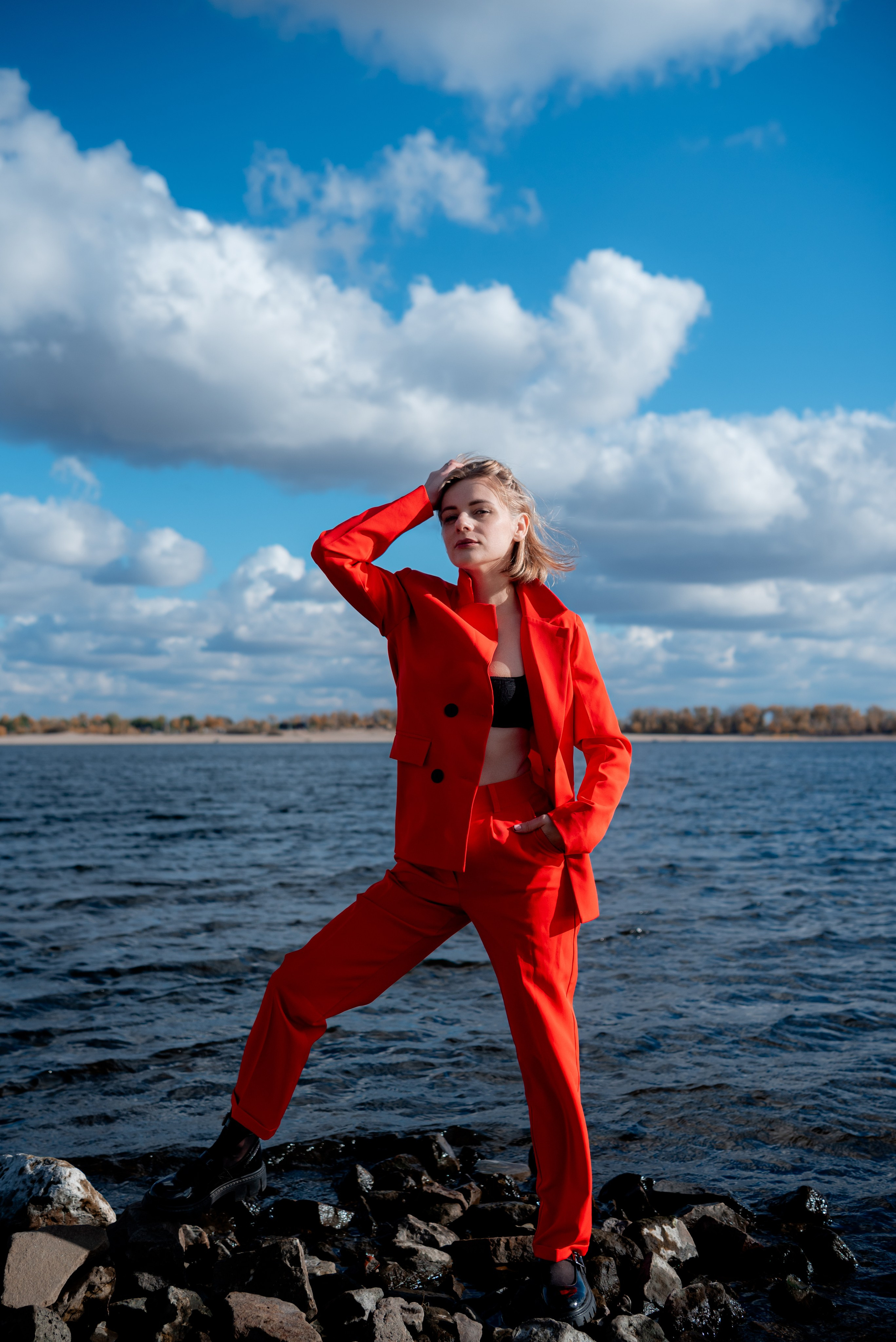 Фотосессия для яркой девушки Лилии на набережной Волгограда. Фотограф в Волгограде и Волжском Александр Горбань