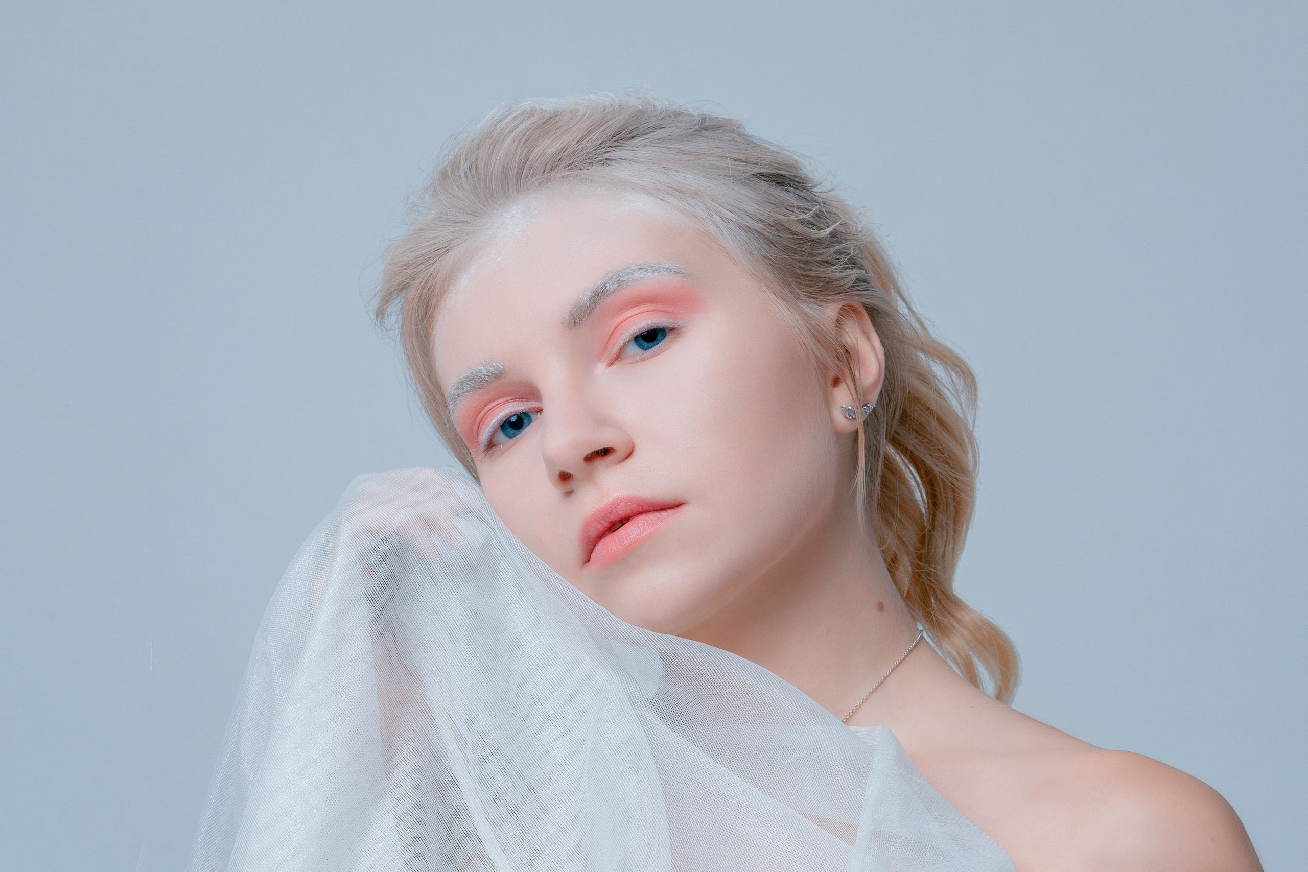 Журнальная фотосессия девушки, журнальная ретушь.