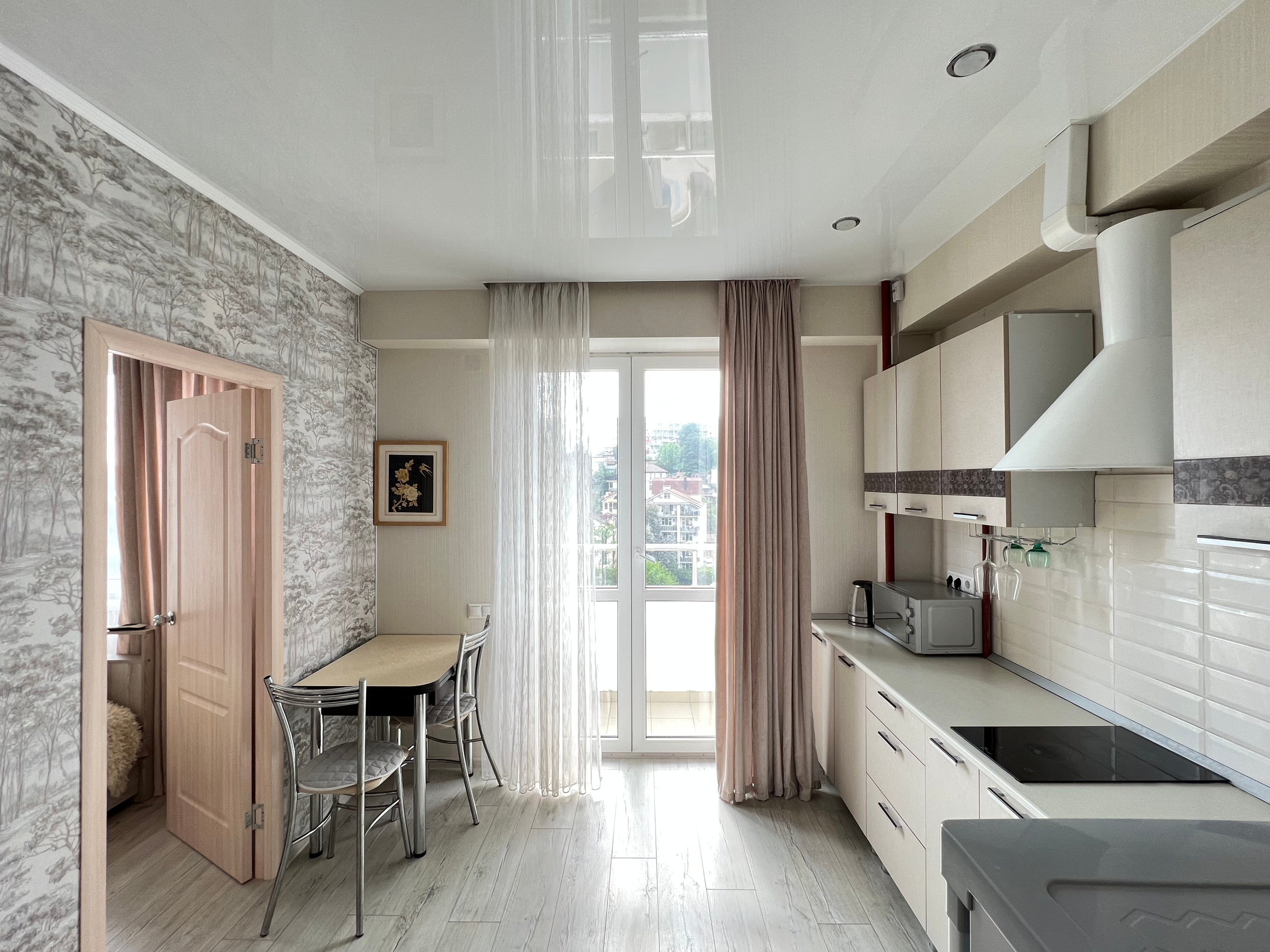 Уютная, светлая квартира в центральном районе Сочи рядом с морем!. Квартиры посуточно, длительно в Сочи, LARA APART GROUP