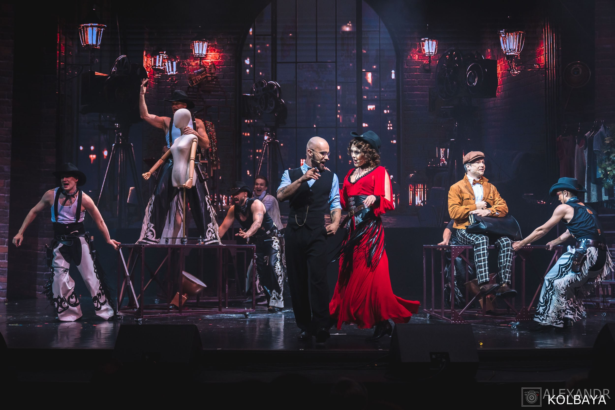 Фотографии со спектакля «Привет, я тетя Чарли». Концертный и театральный репортажный фотограф в Москве Александр Колбая