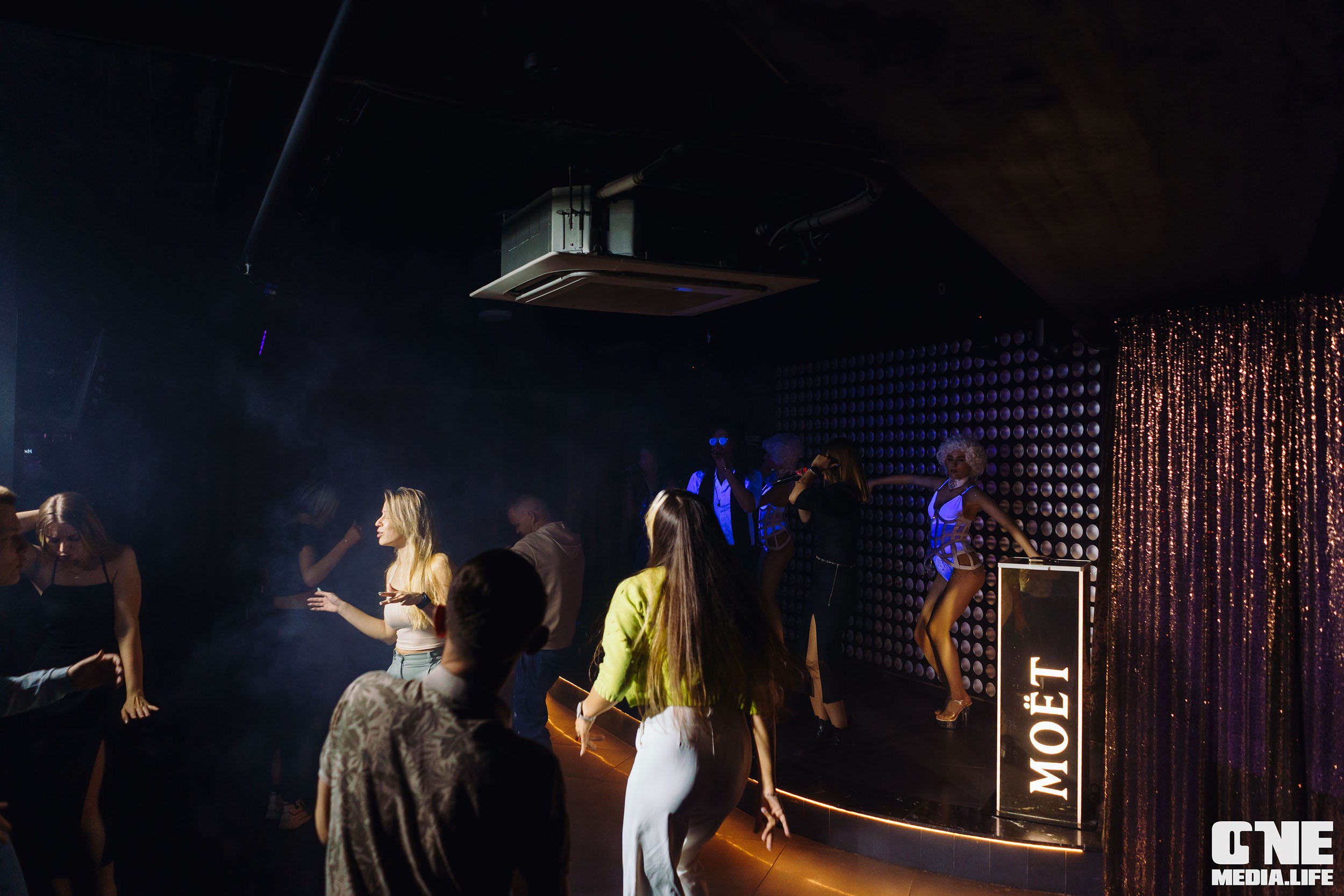 Фоторепортаж из караоке-клуба Эйфория. One Media Life: фоторепортажи, фотоотчеты с мероприятий и заведений