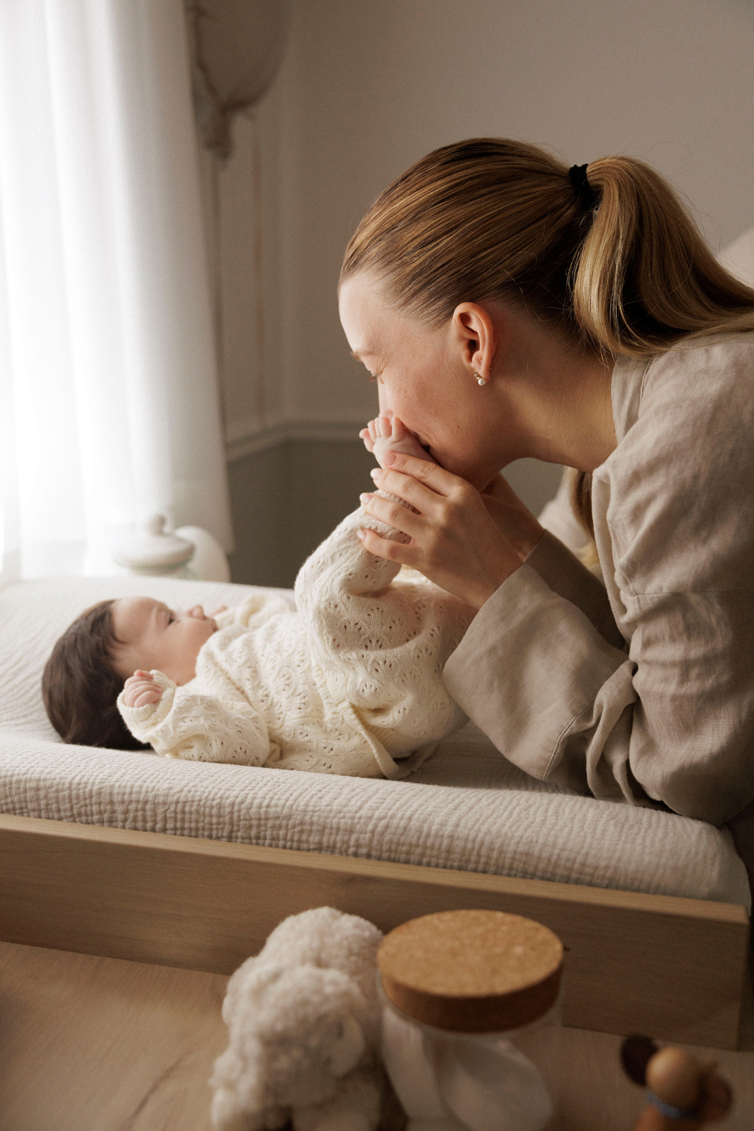New born family photoshoot at home. Wedding and family photographer