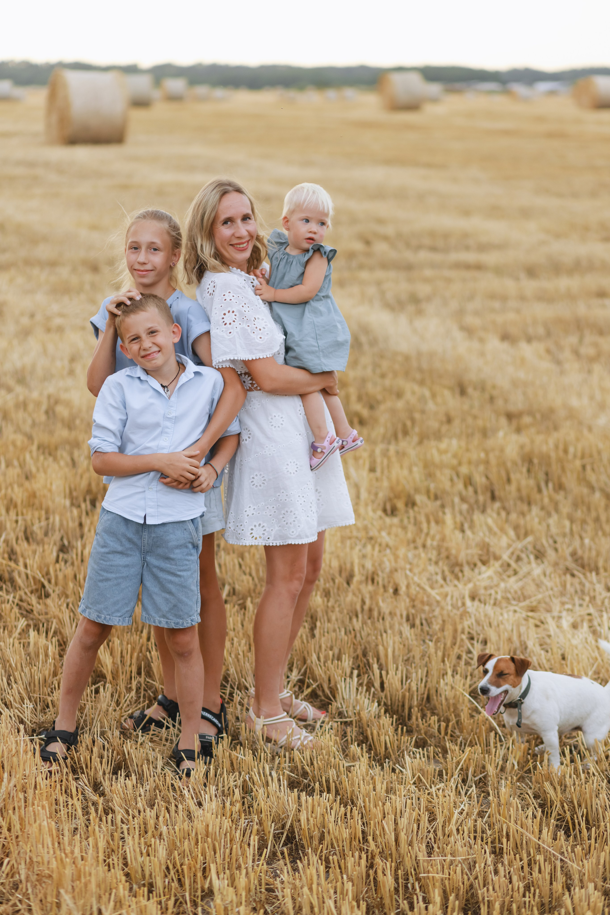 В стогах. Детский и семейный фотограф в Краснодаре Альбина Морозова