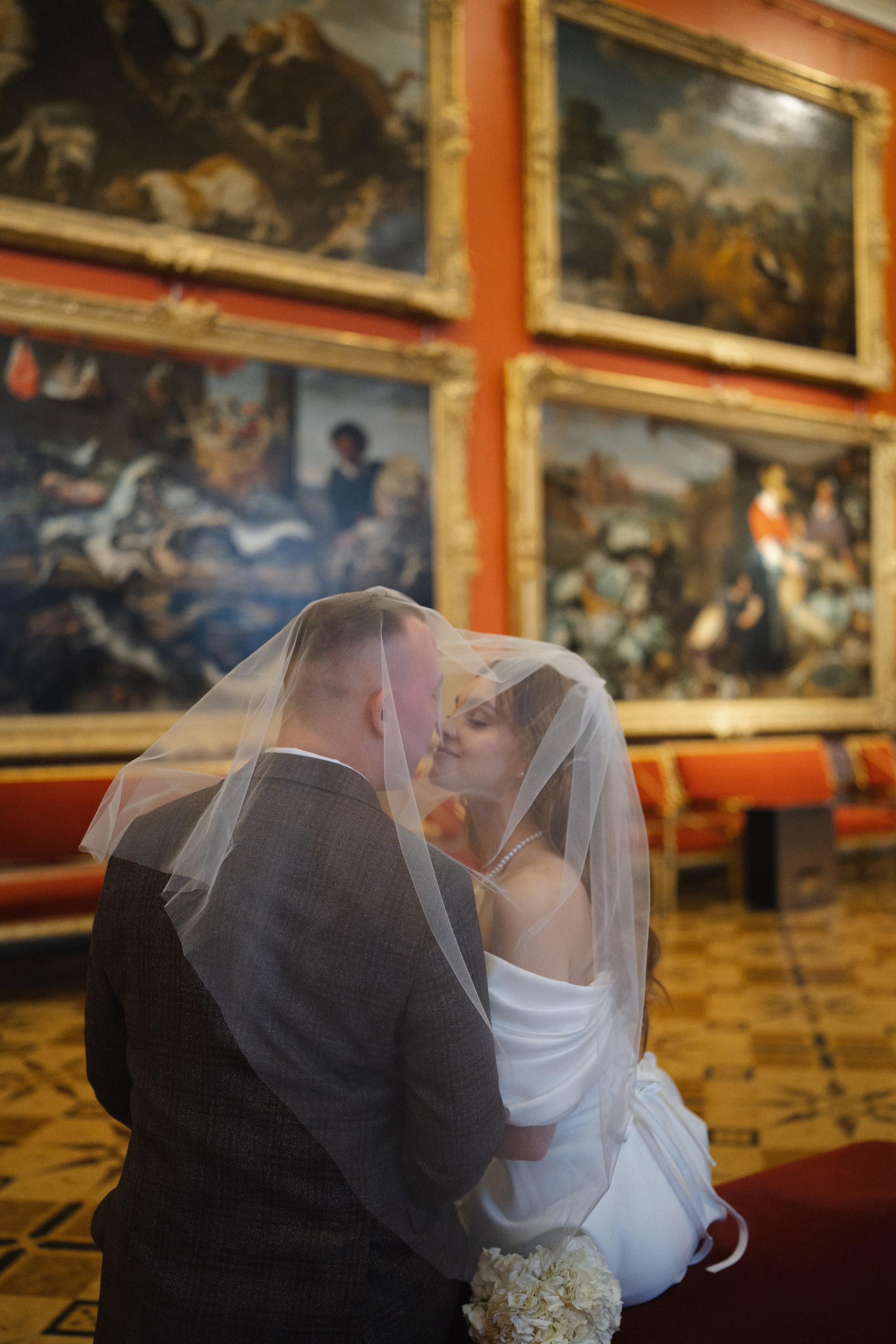 Дмитрий и Кира (Эрмитаж). Свадебный фотограф в Санкт-Петербурге