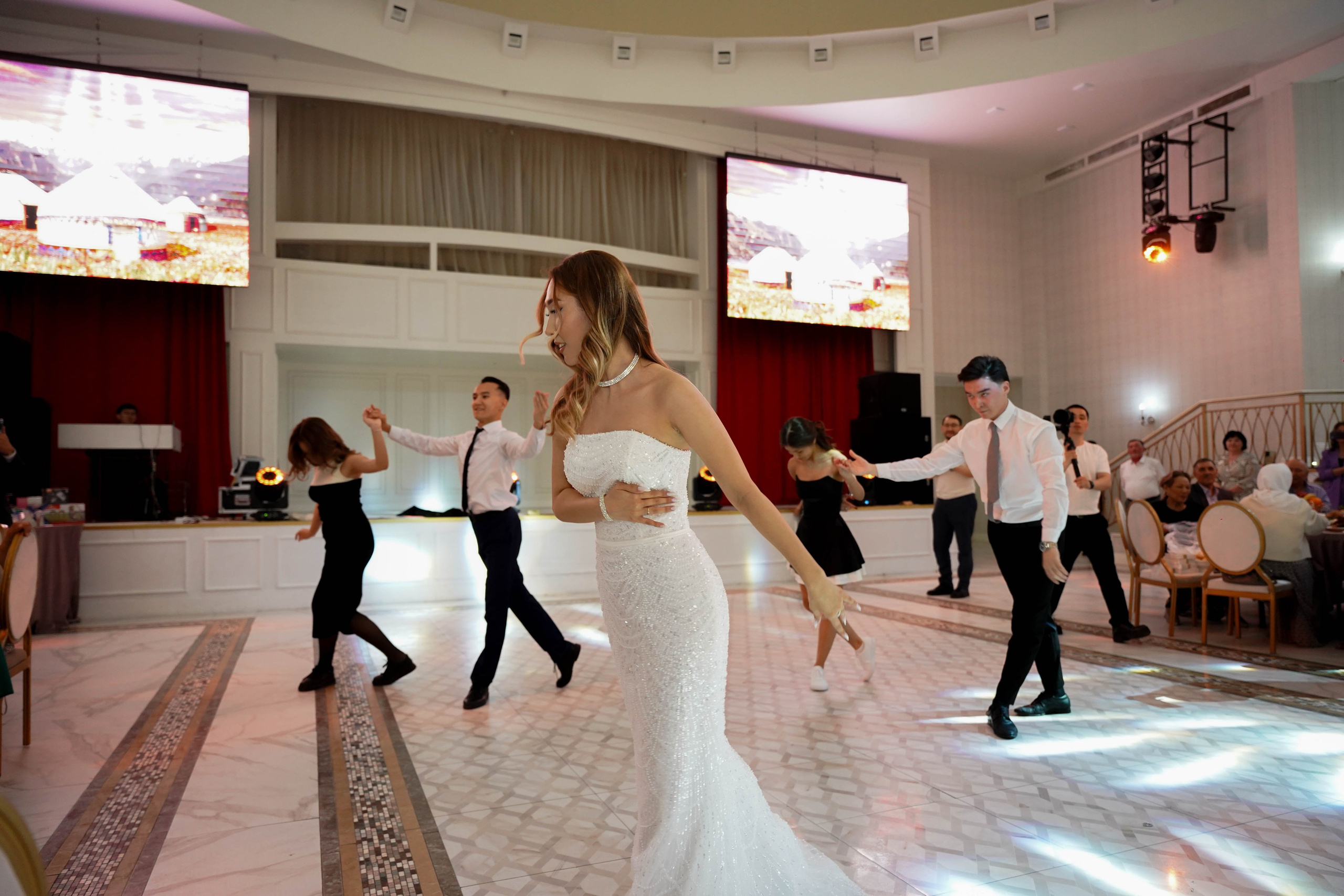 Dana uzatu. Фотограф Ернар Ержанов