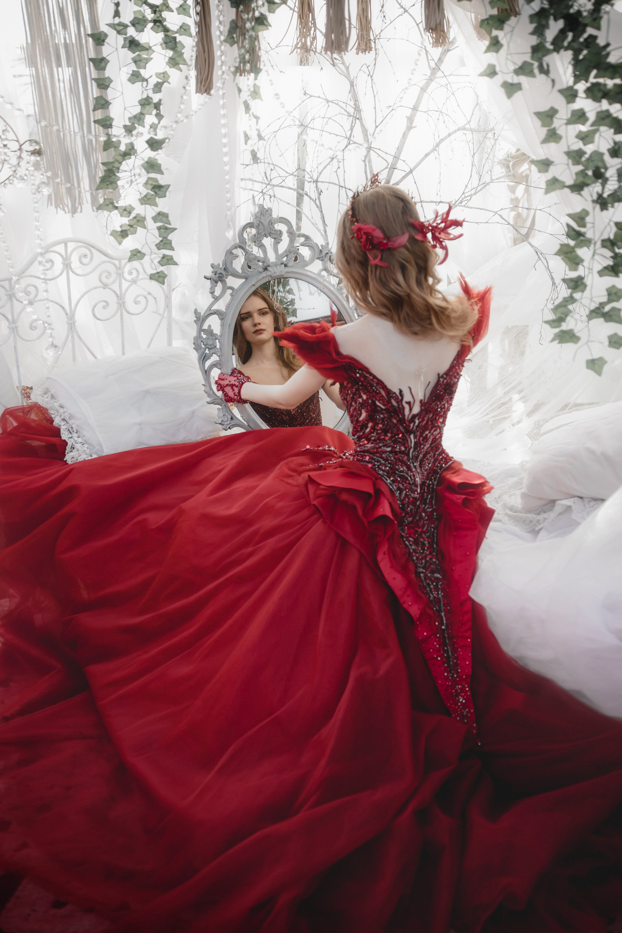 Сказочная фотосессия косплей арт красное платье девушка. Фотограф в Москве Мухина Ирина