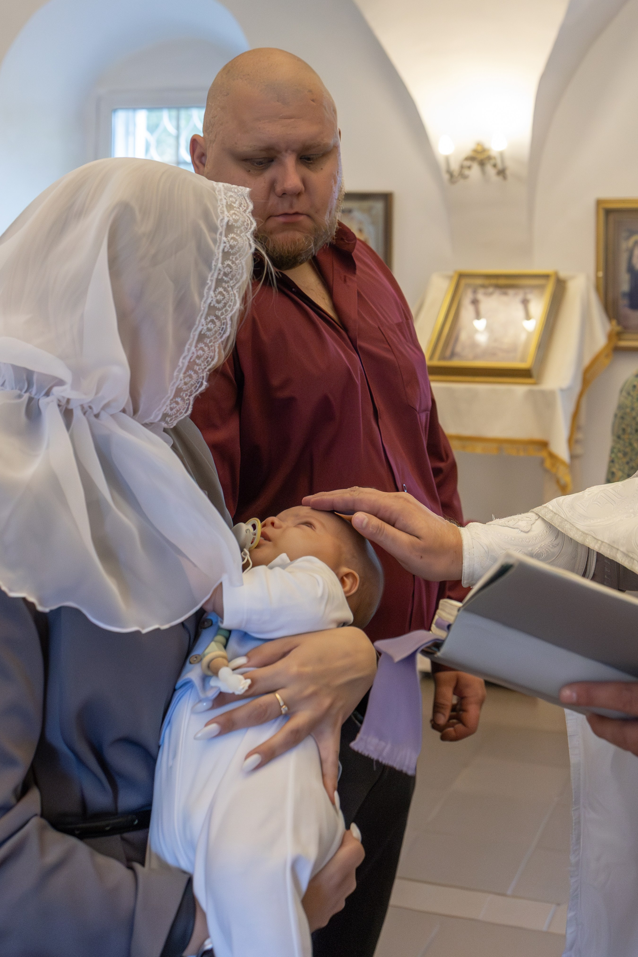 Таинство Крещения Степана в храме Воскресения Христова, с. Трубино (Калужская обл.). Надежда Стар семейный и церковный фотограф в Жукове и Калужской области