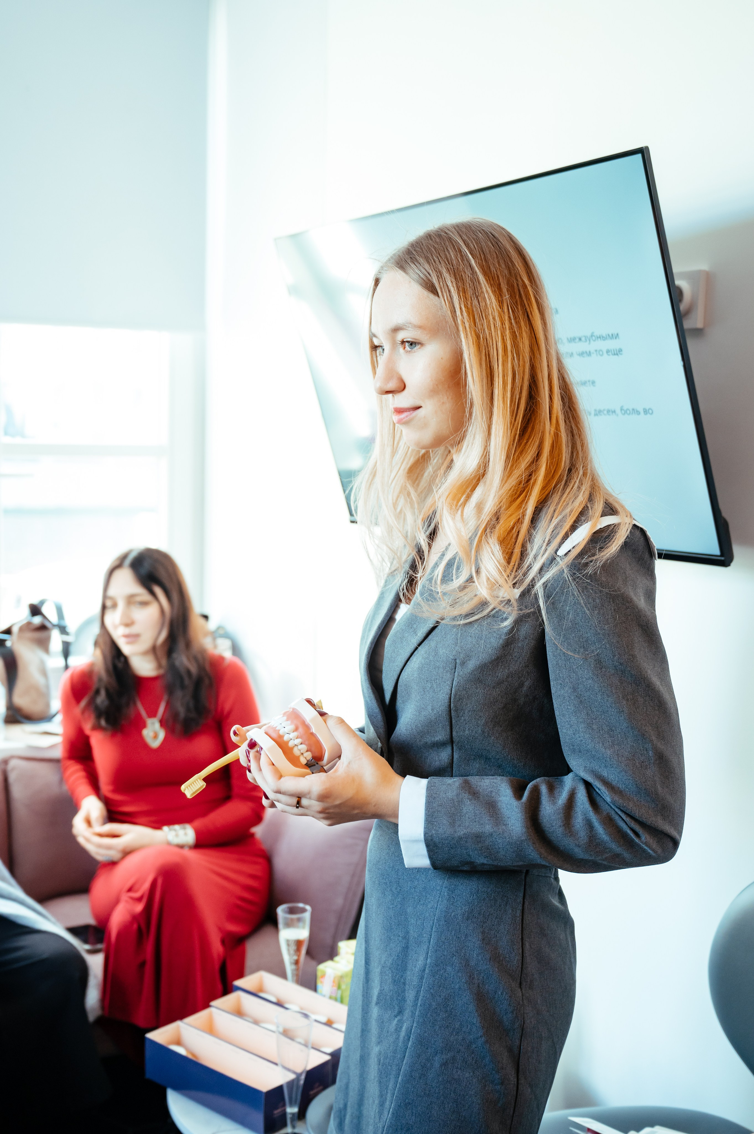 Открытие стоматологии Smile Is. Анастасия Петрович фотограф, фотокорреспондент в Москве и Санкт-Петербурге. Фотосъёмка репортажа, мероприятия, корпоративная съёмка, контент