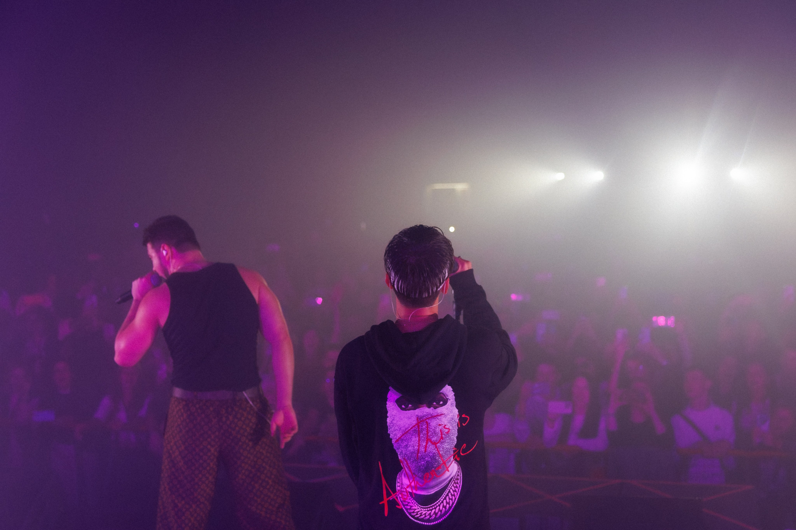 Фотоотчёт и репортаж с концерта группы GAYAZOV$ BROTHER$. Красильников Евгений — профессиональный фотограф в Ростове-на-Дону