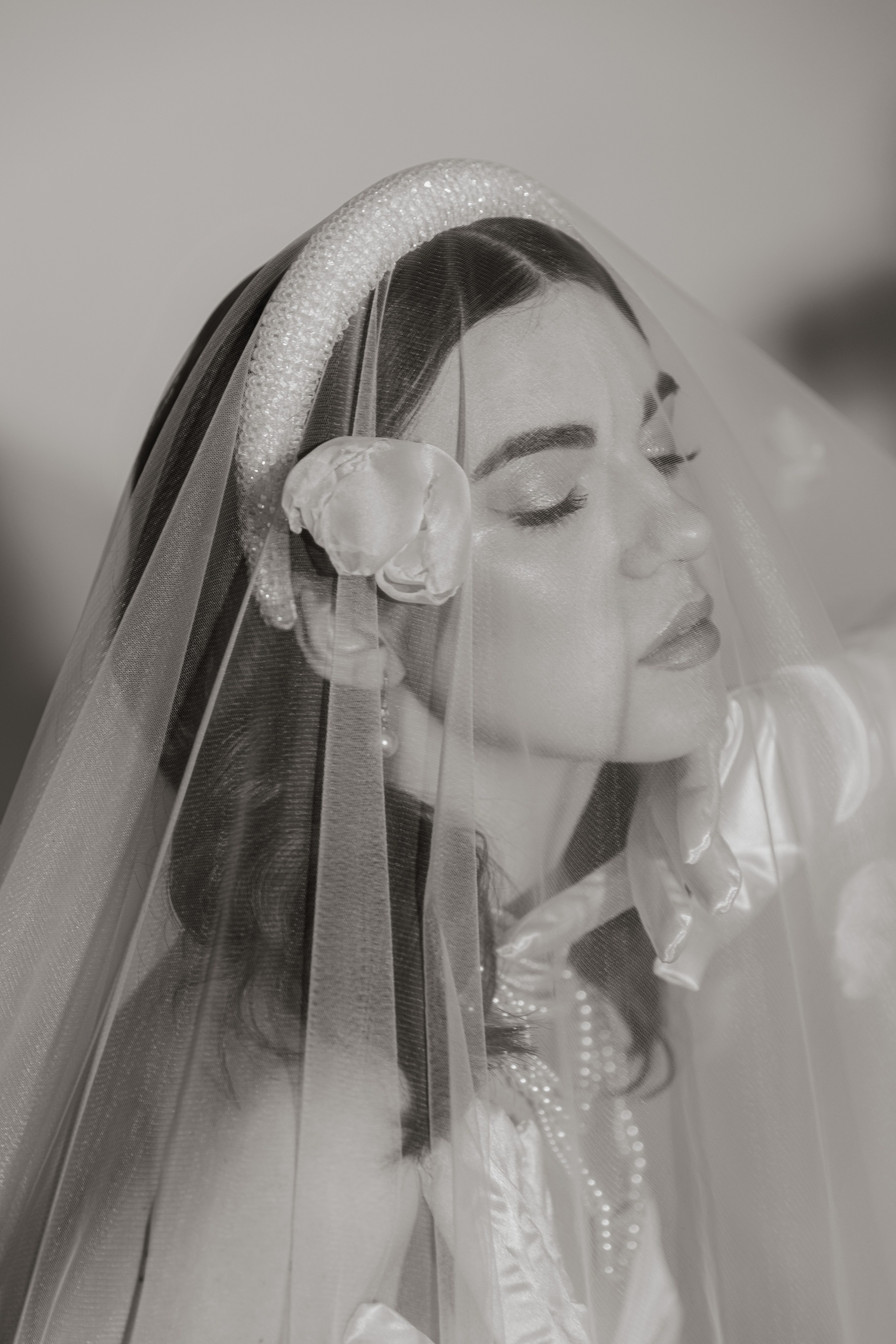 Алена. Я Ира и я фотографирую свадьбы более 10 лет