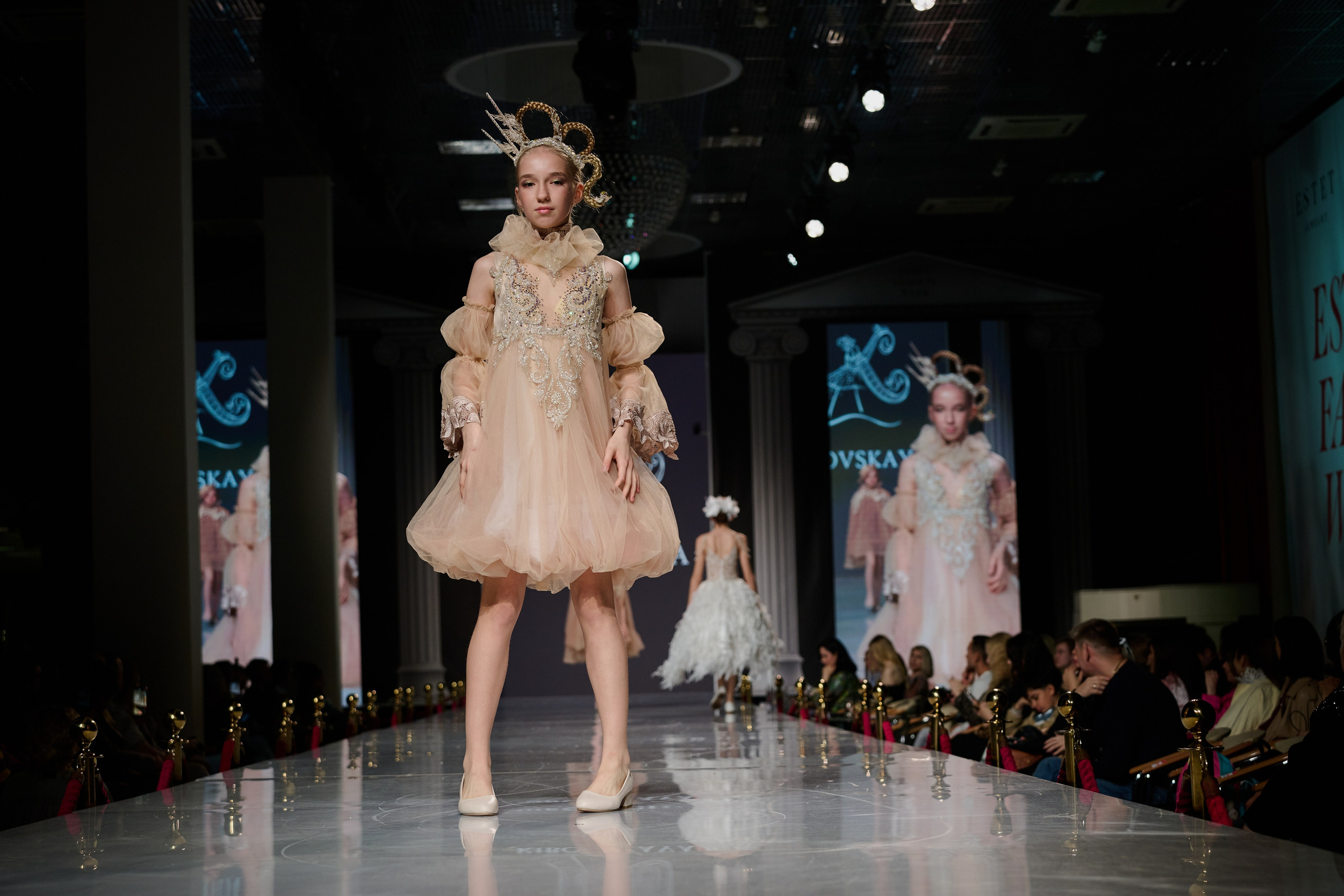 ESTET FASHION WEEK ВЕСНА — 2025. Фотограф Роман Адлер