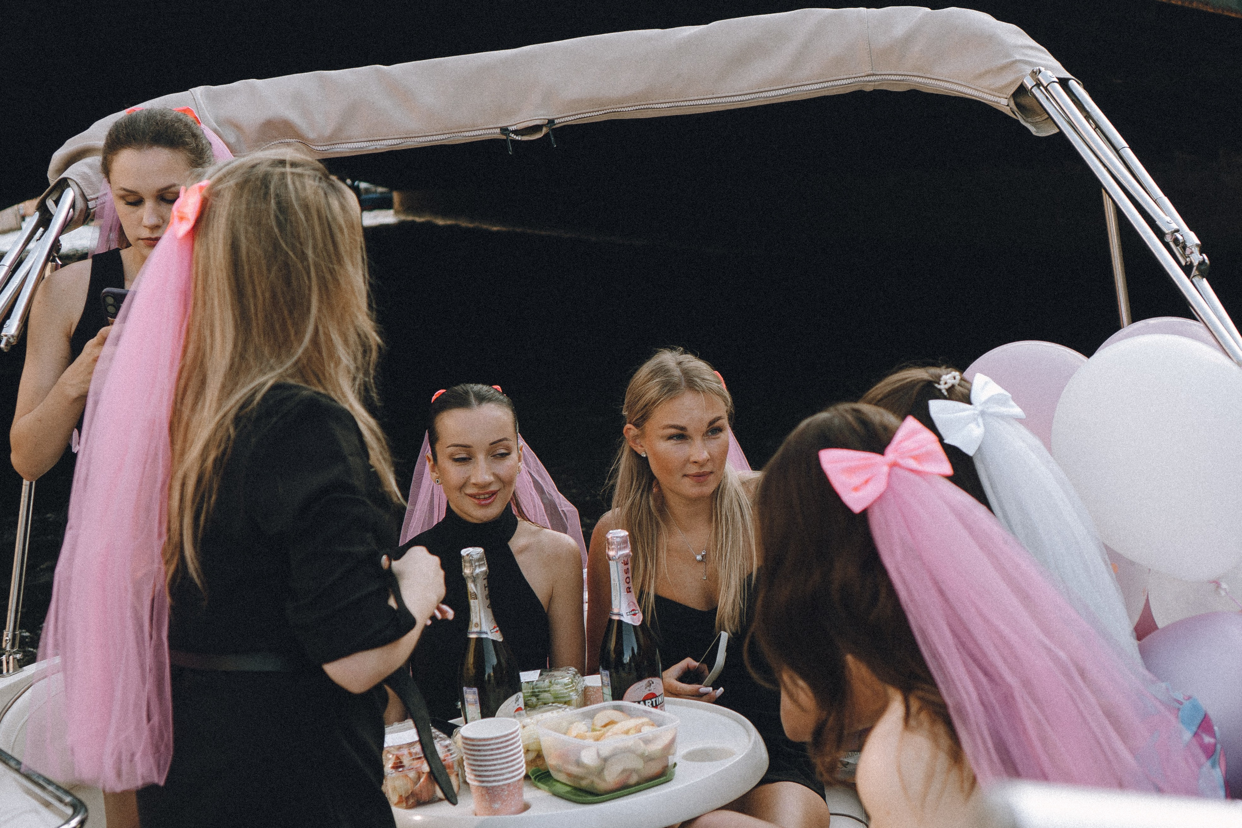 ДЕВИЧНИК НА КАТЕРЕ. Профессиональный фотограф, Санкт-Петербург — Виктория Богомолова