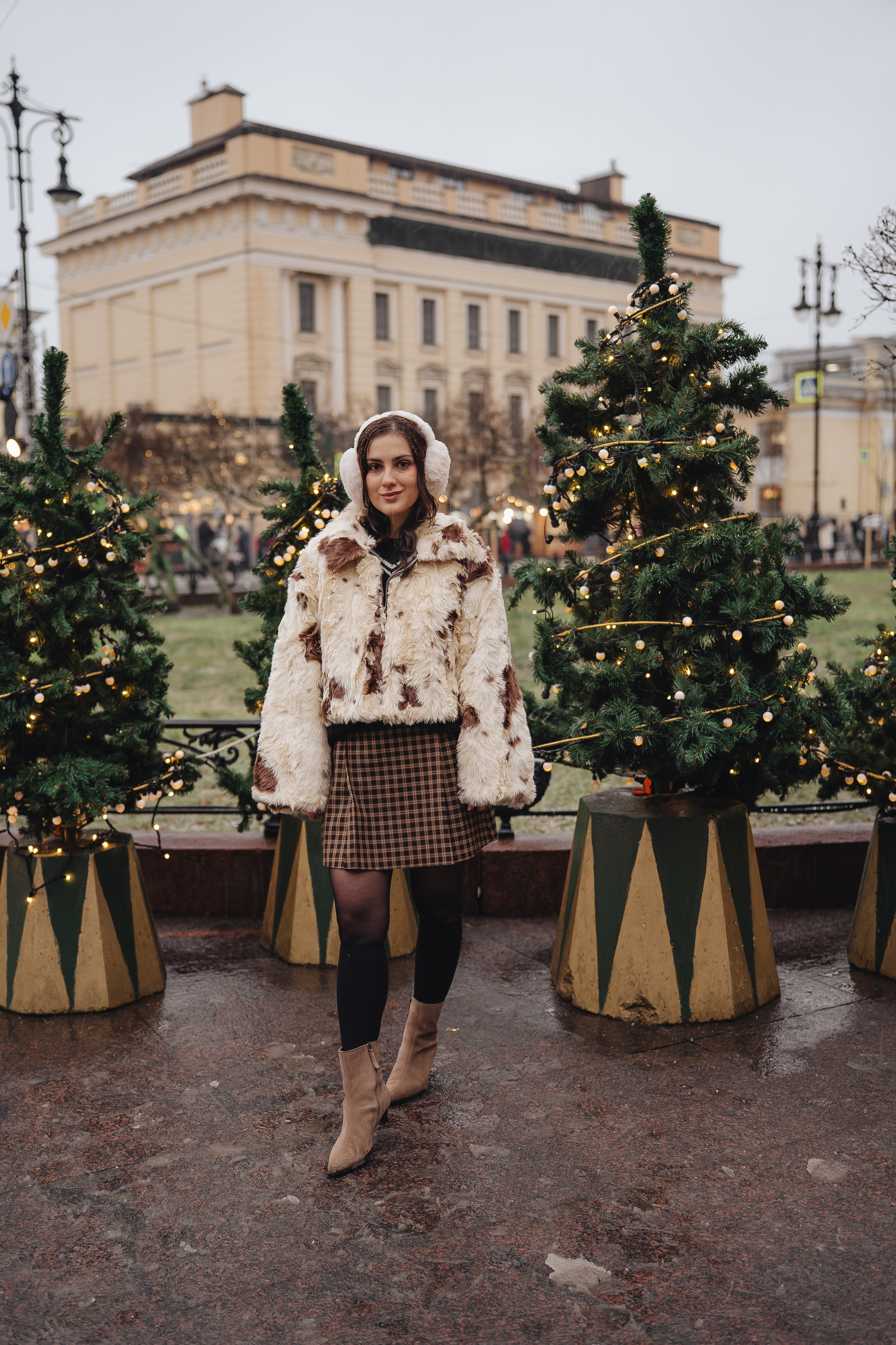 ПРОГУЛКА НА МАНЕЖНОЙ ПЛОЩАДИ ДЛЯ ДЕВУШКИ ПЕРЕД НОВЫМ ГОДОМ (НОВОГОДНЯЯ ФОТОСЕССИИЯ НА МАНЕЖНОЙ ПЛОЩАДИ). Профессиональный фотограф, Санкт-Петербург — Виктория Богомолова