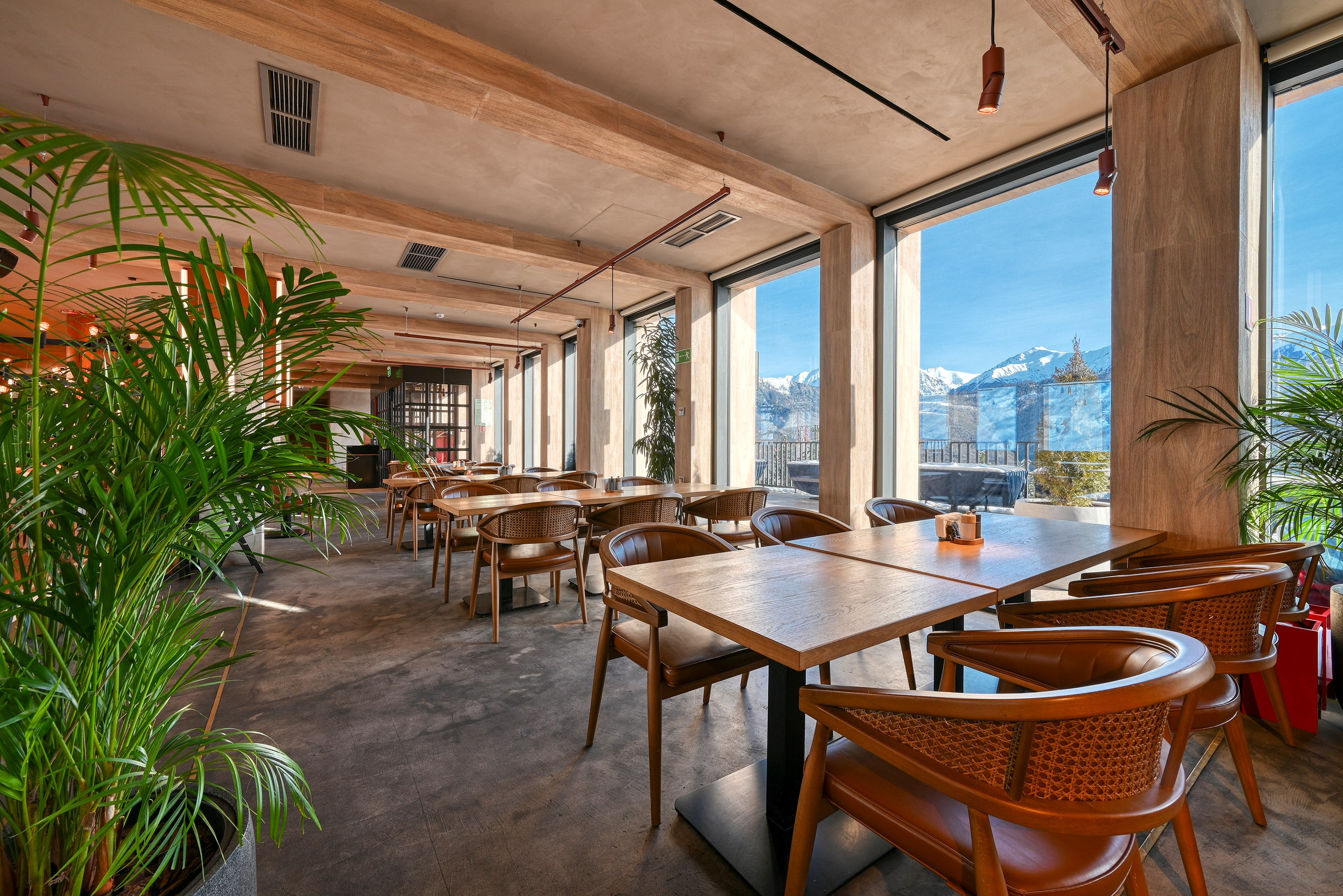 Ресторан в Красной поляне. Интерьерный фотограф в Сочи | Роман Сусленко